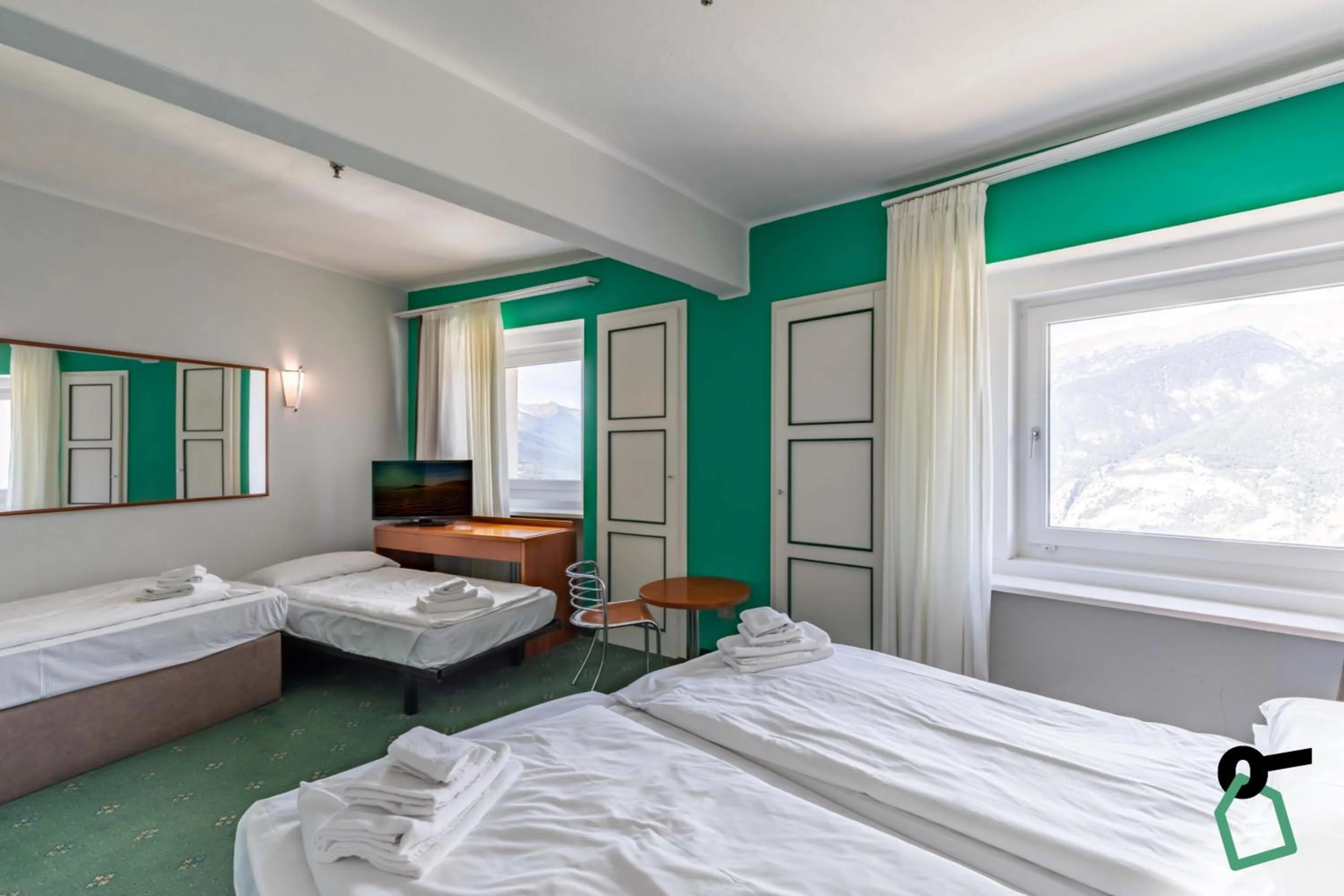 Photo of the whole room, Bed in Hotiday Sauze Torre