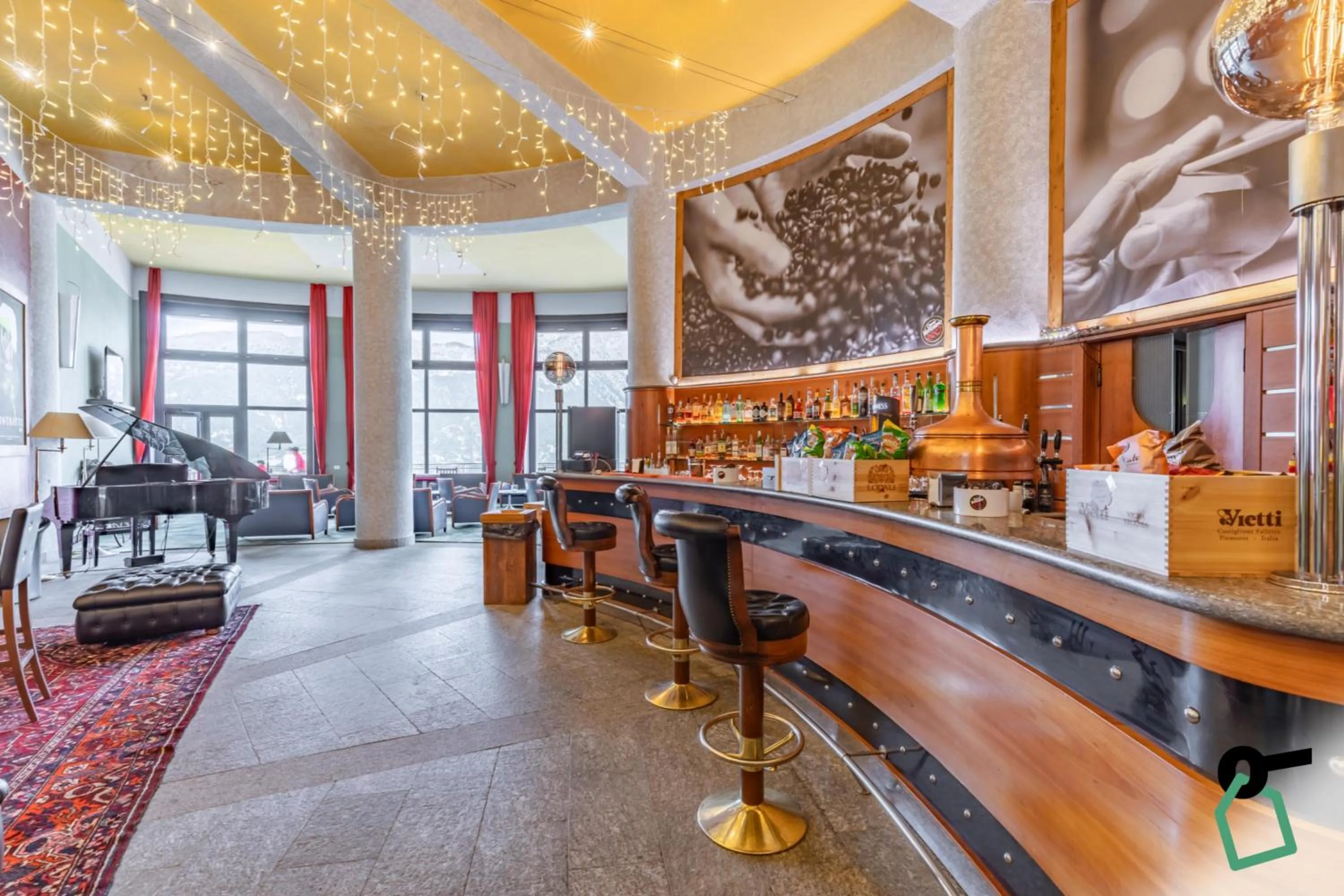 Lounge or bar in Hotiday Sauze Torre