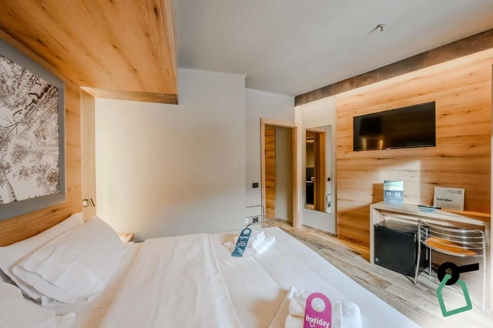 Photo of the whole room, Bed in Hotiday Sauze Torre