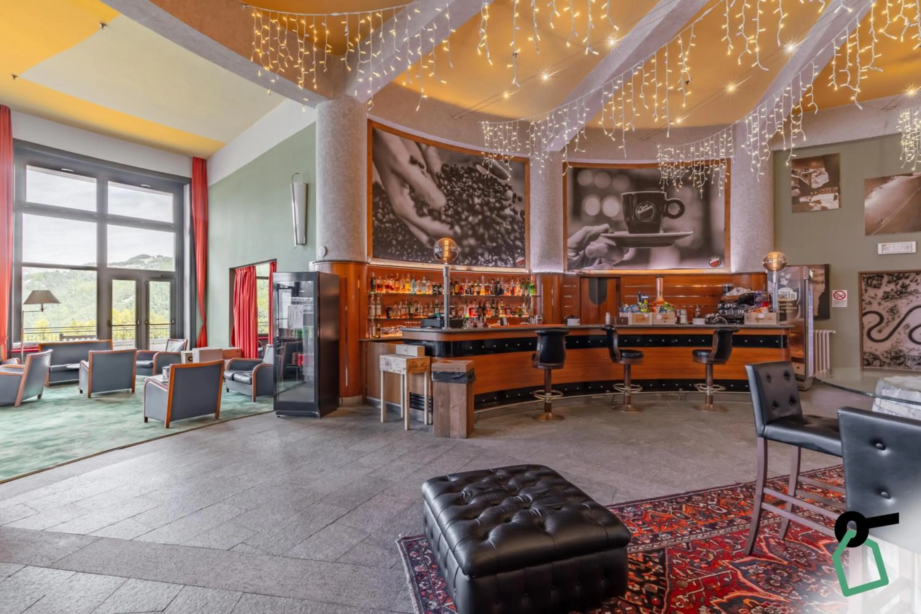 Lounge or bar in Hotiday Sauze Torre