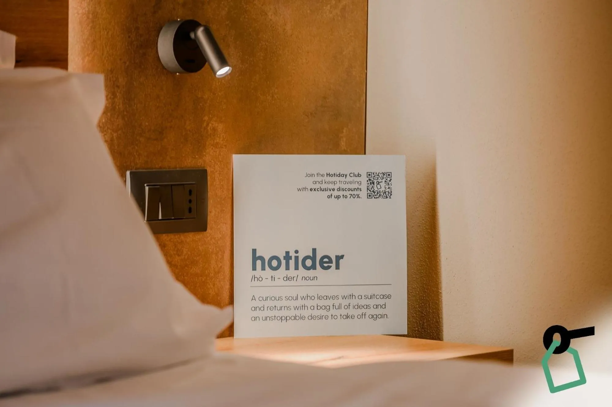 Text overlay, Bed in Hotiday Sauze Torre