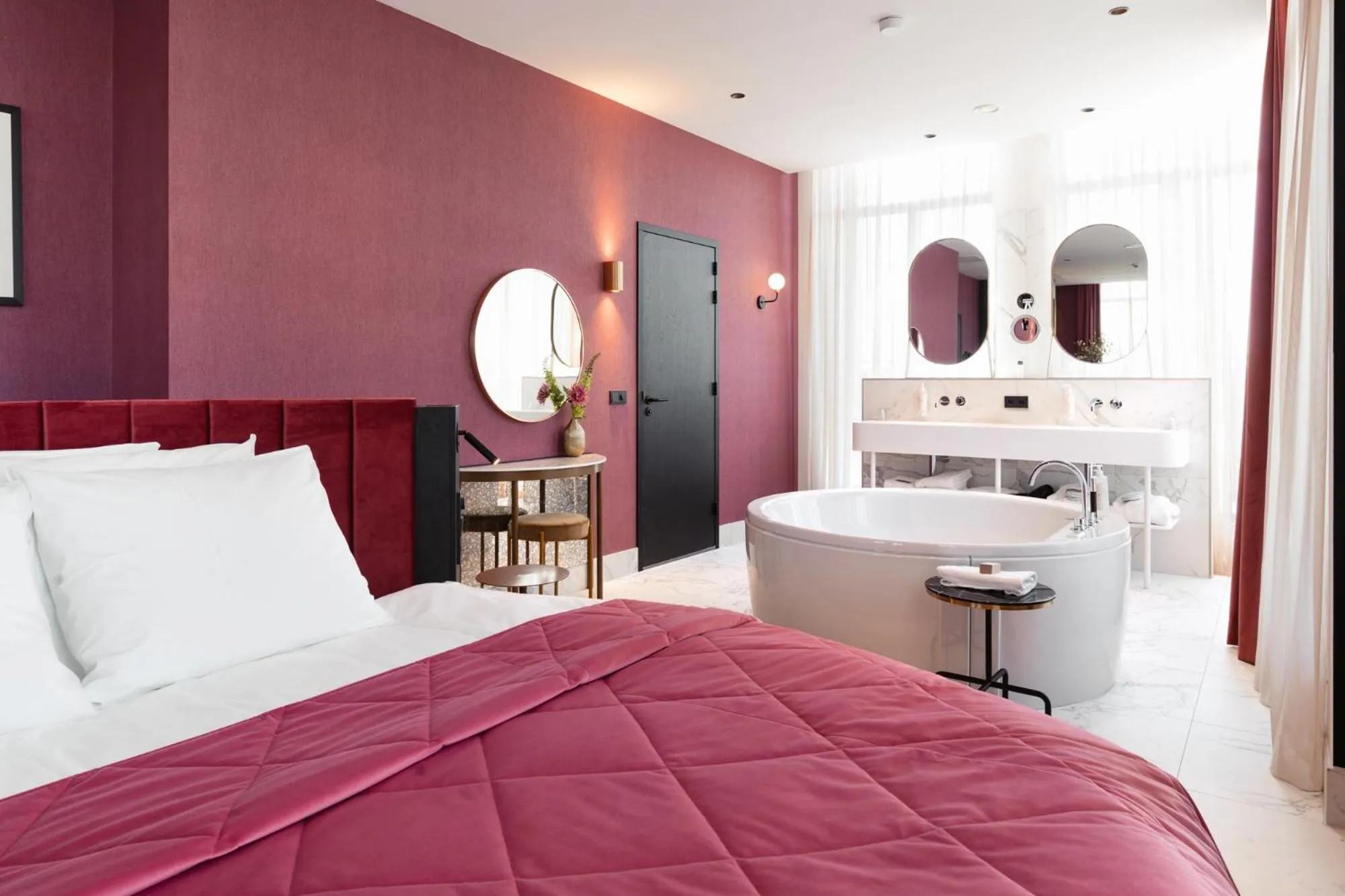 Bed in Van der Valk TheaterHotel De Oranjerie