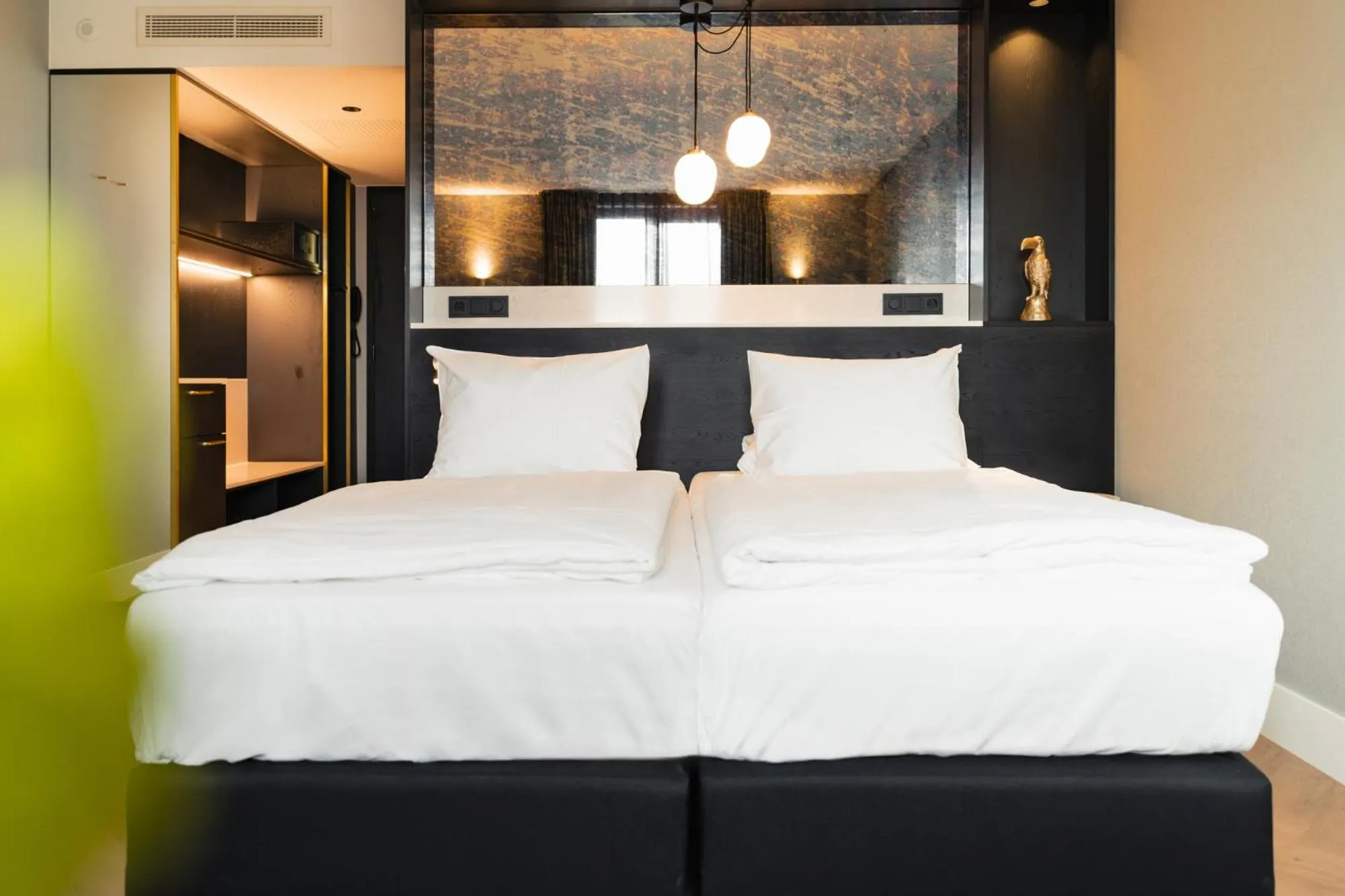 Bedroom, Bed in Van der Valk TheaterHotel De Oranjerie