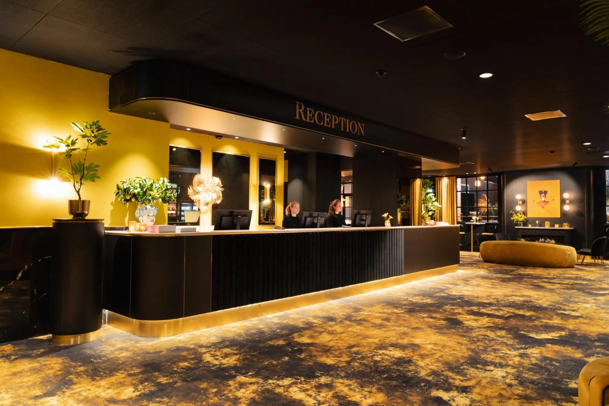 Lobby or reception in Van der Valk TheaterHotel De Oranjerie