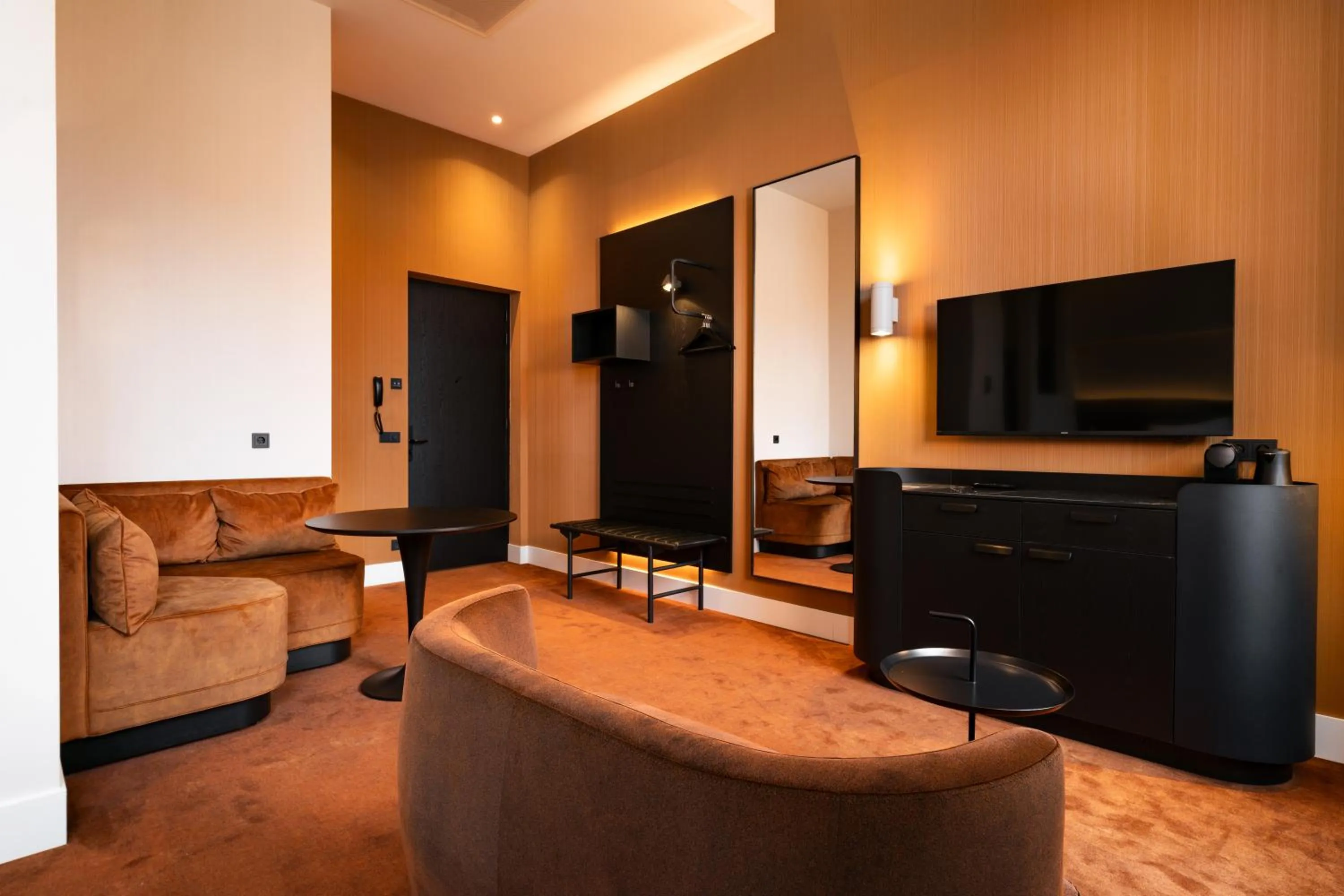 Communal lounge/ TV room in Van der Valk TheaterHotel De Oranjerie