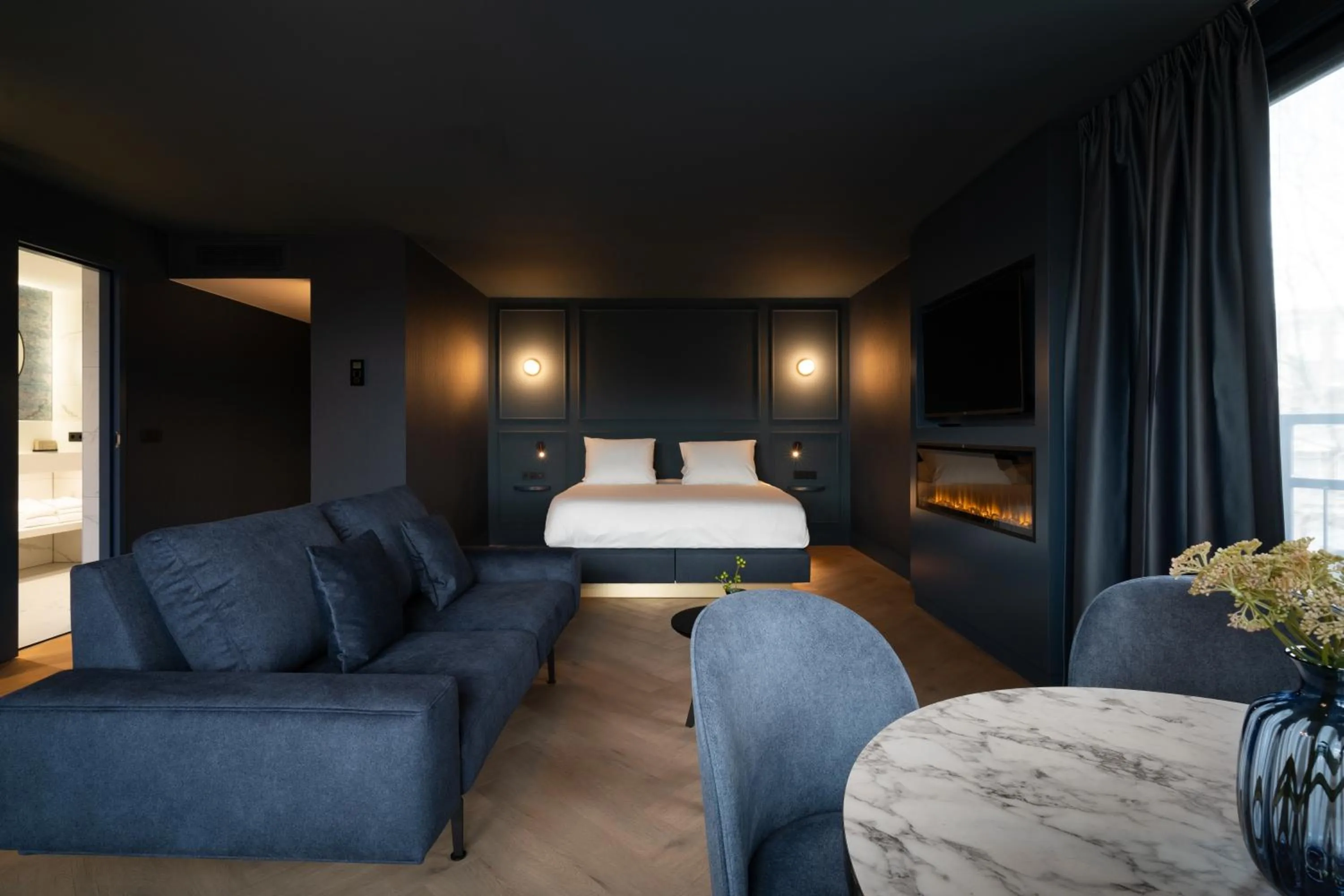 Bedroom, Bed in Van der Valk TheaterHotel De Oranjerie