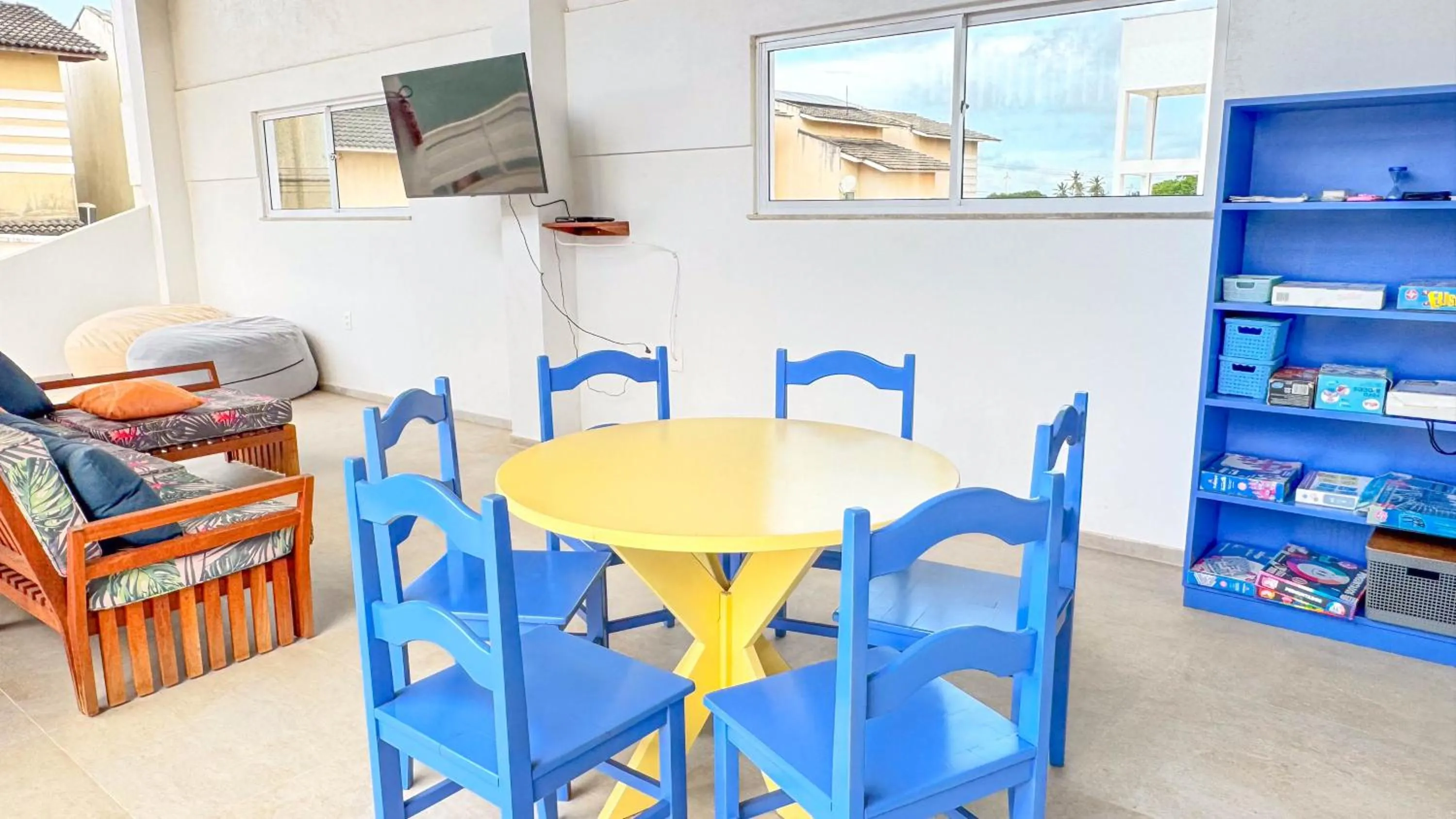 Communal lounge/ TV room in Pousada Diane