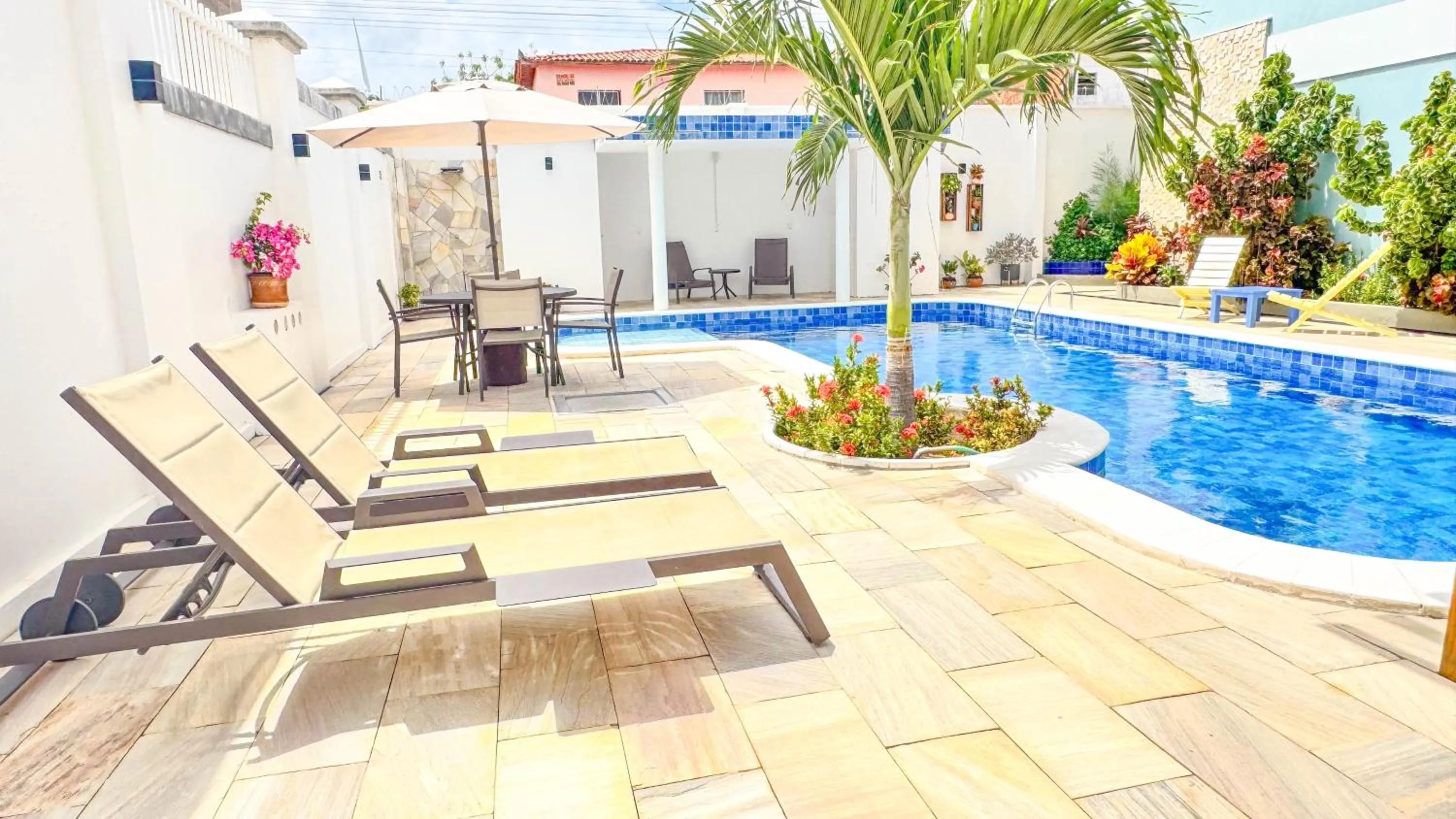 Swimming pool in Pousada Diane