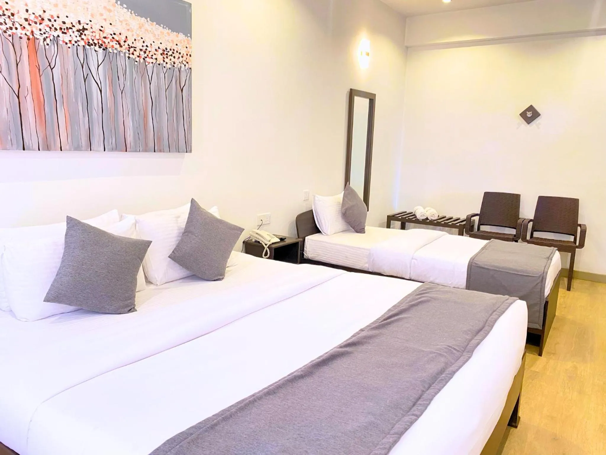 Deluxe Triple Room in Queens Mount Glen Heights