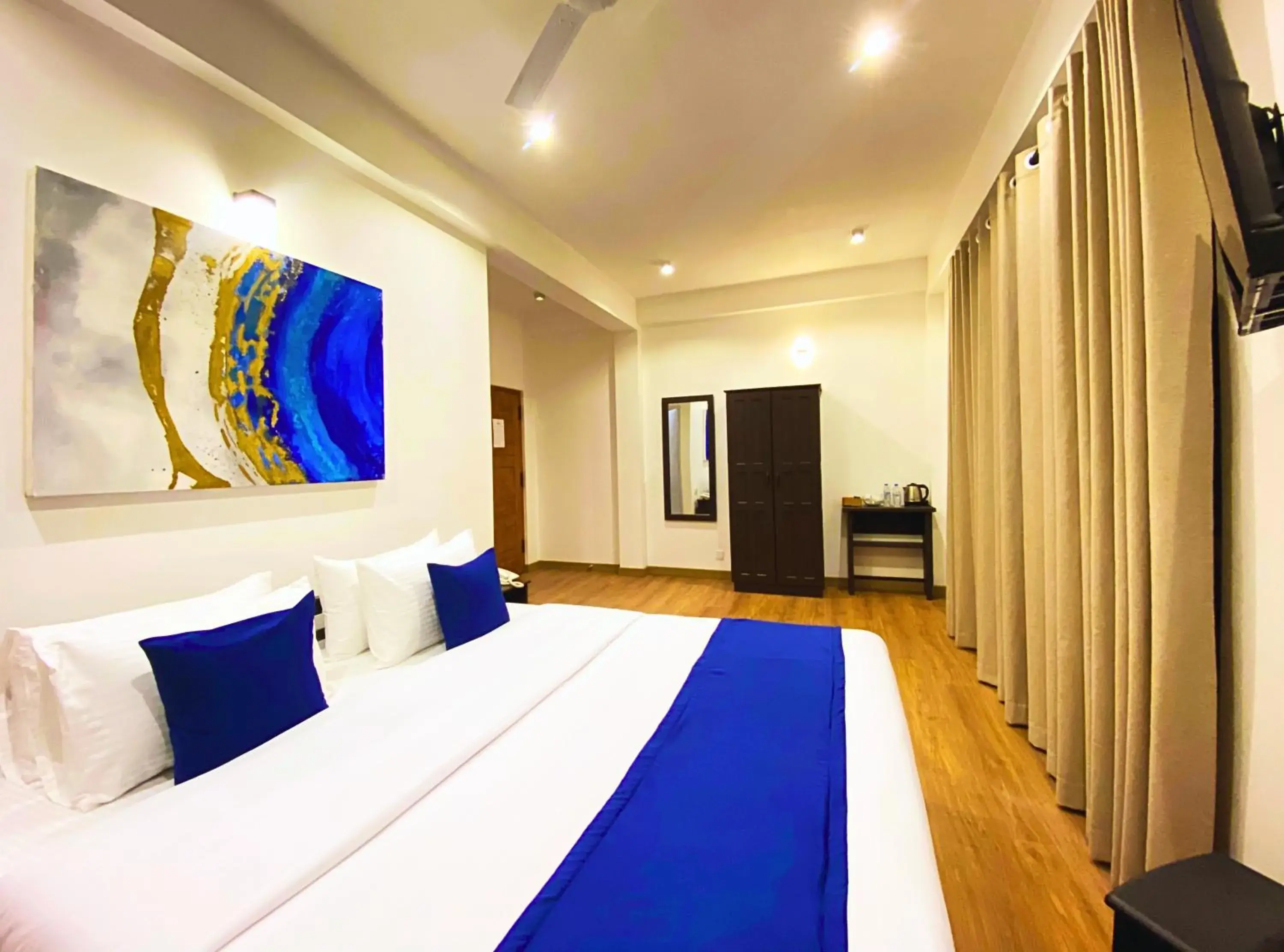 Deluxe Double Room with Balcony in Queens Mount Glen Heights Deluxe Double Room with Balcony in Queens Mount Glen Heights