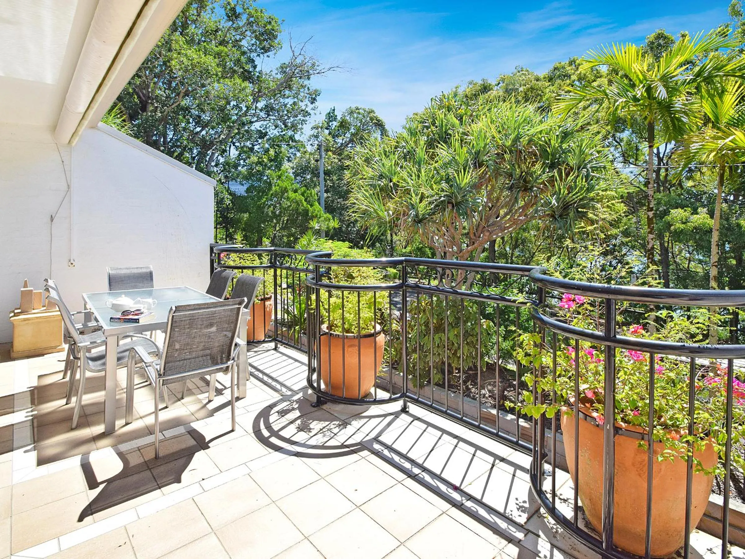 Bayona Apartments