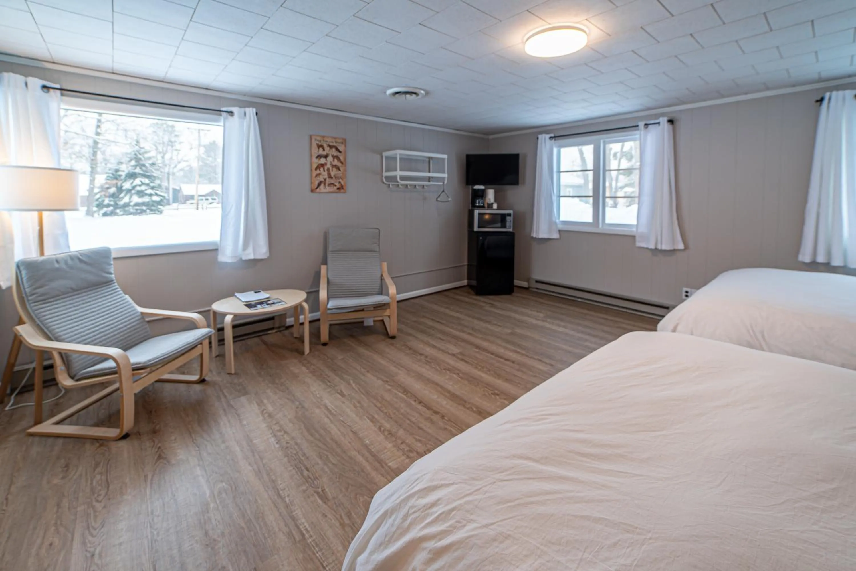 Bed in Star Gate Motel