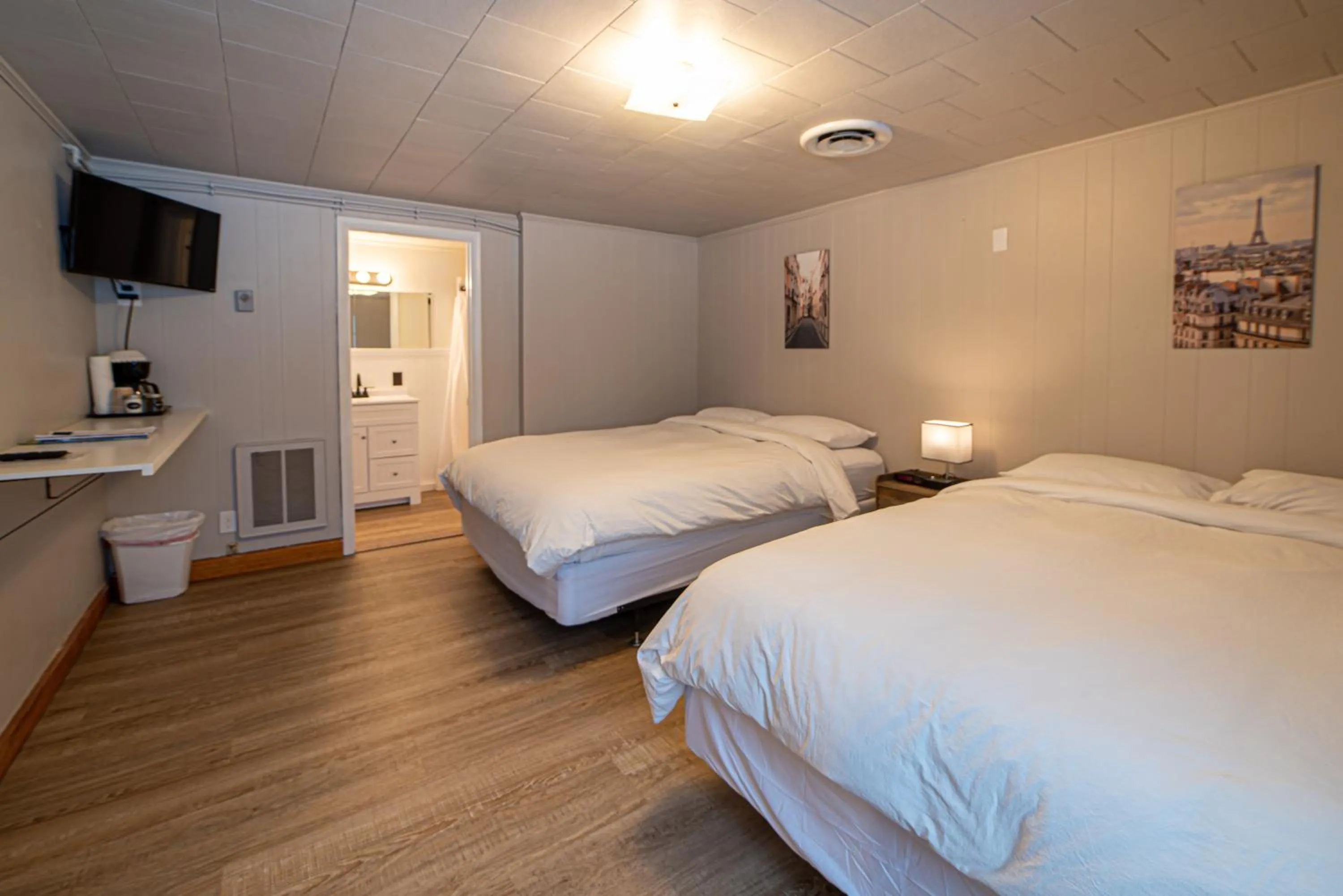 Bed in Star Gate Motel