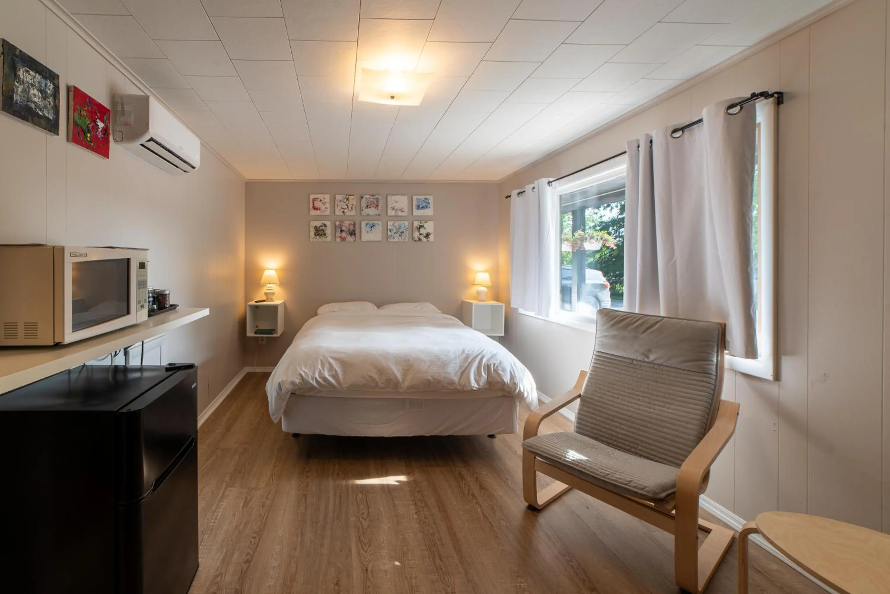 minibar, Bed in Star Gate Motel