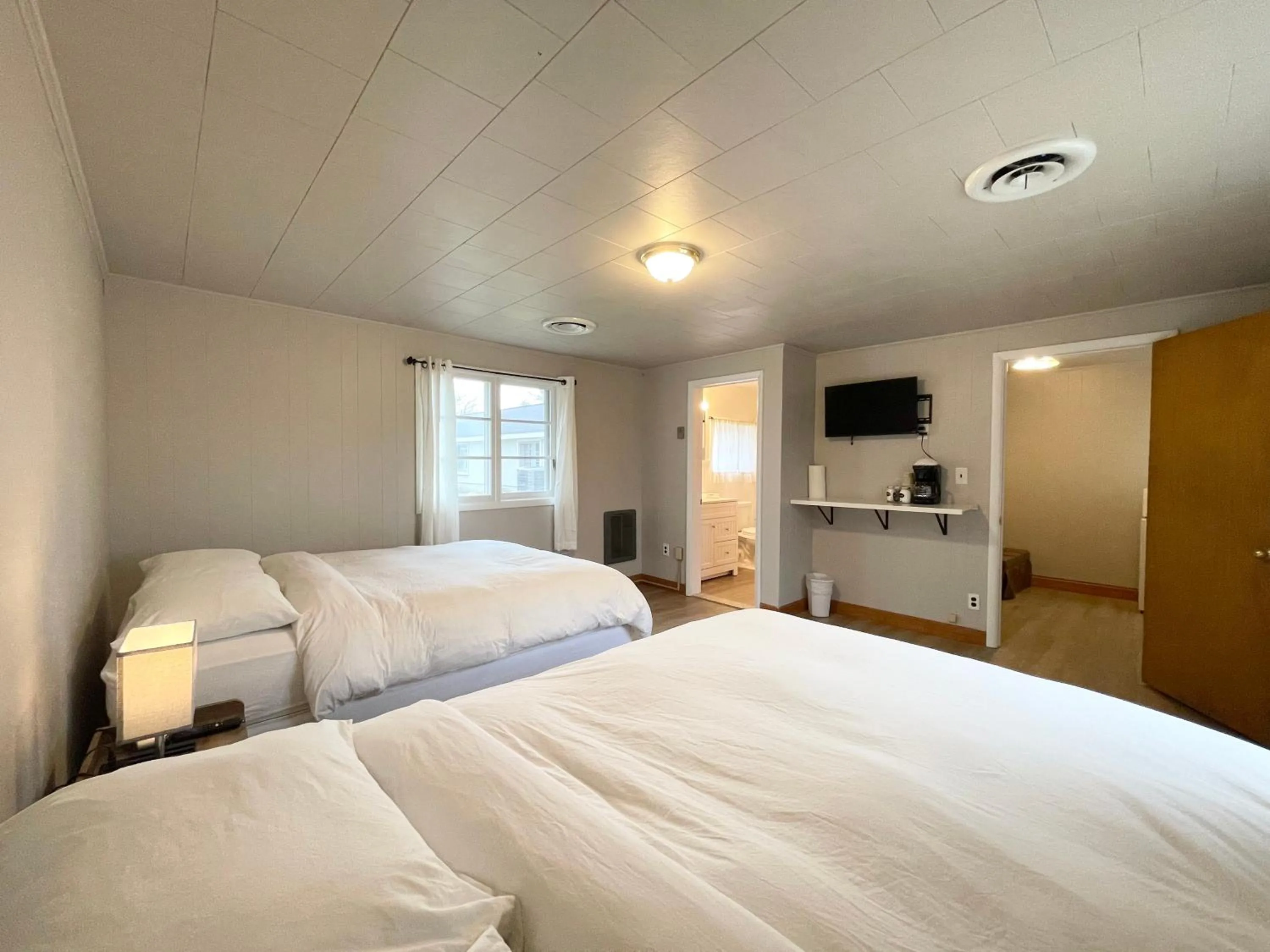 TV and multimedia, Bed in Star Gate Motel