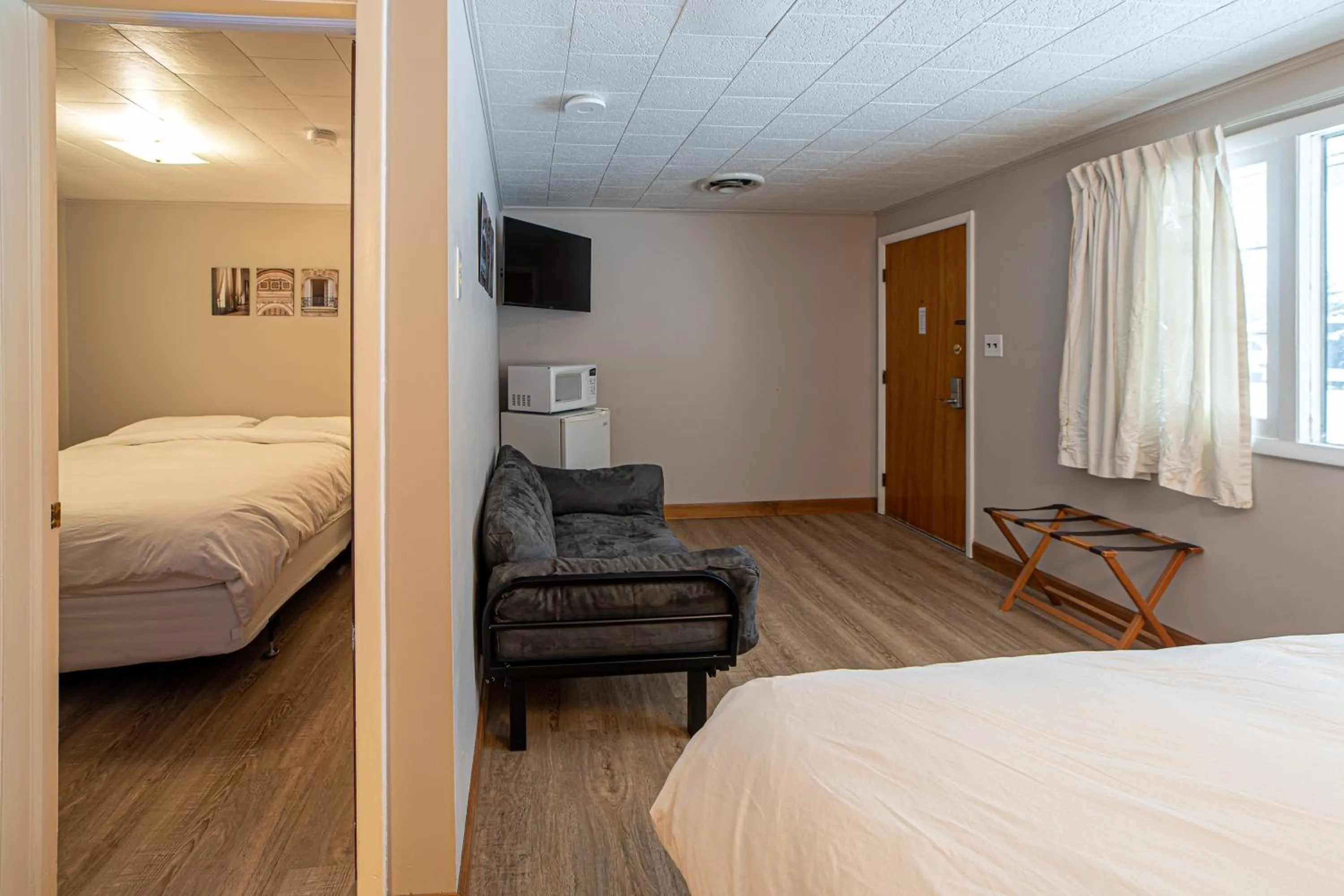 Bed in Star Gate Motel