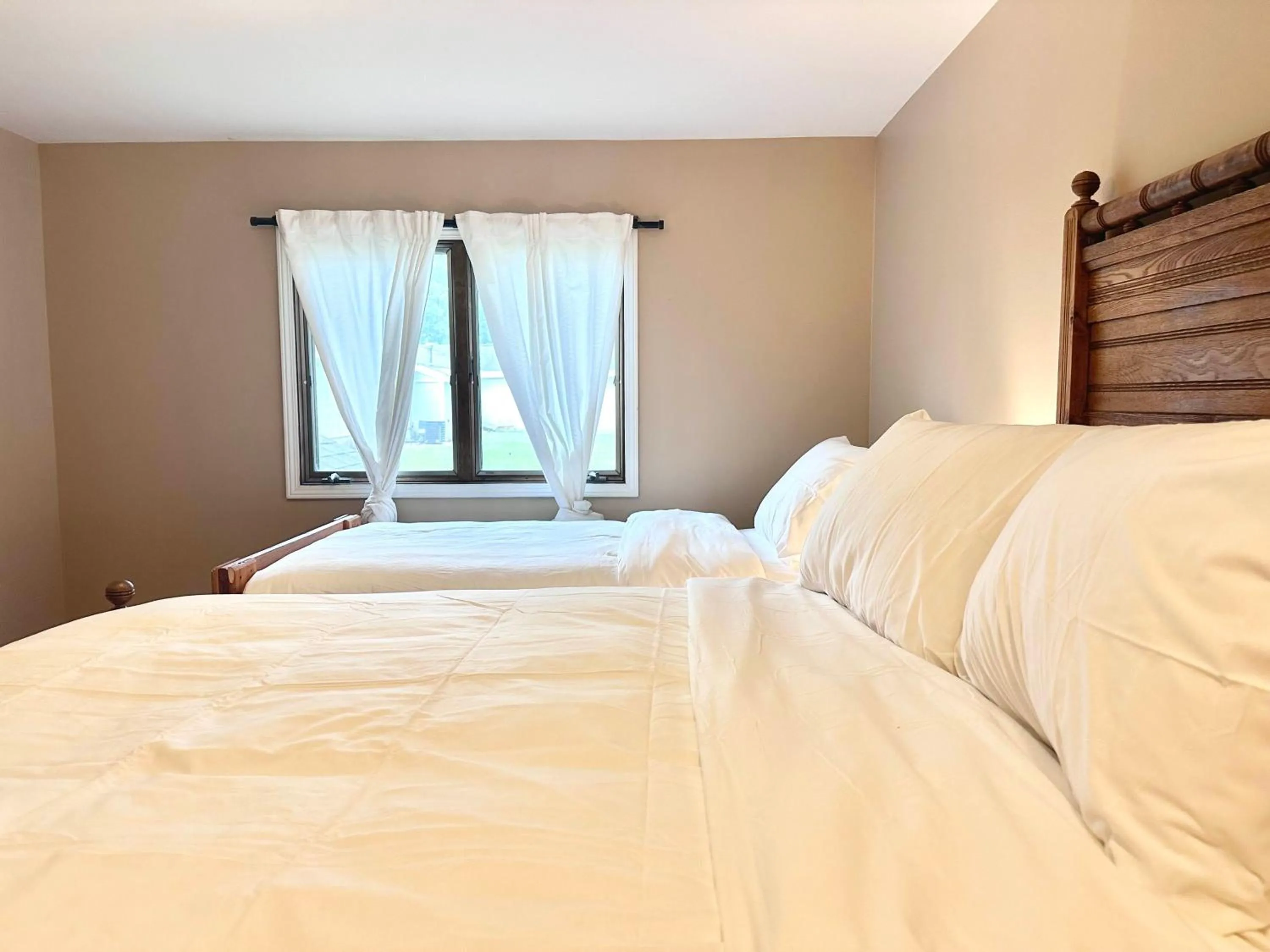 Bed in Star Gate Motel