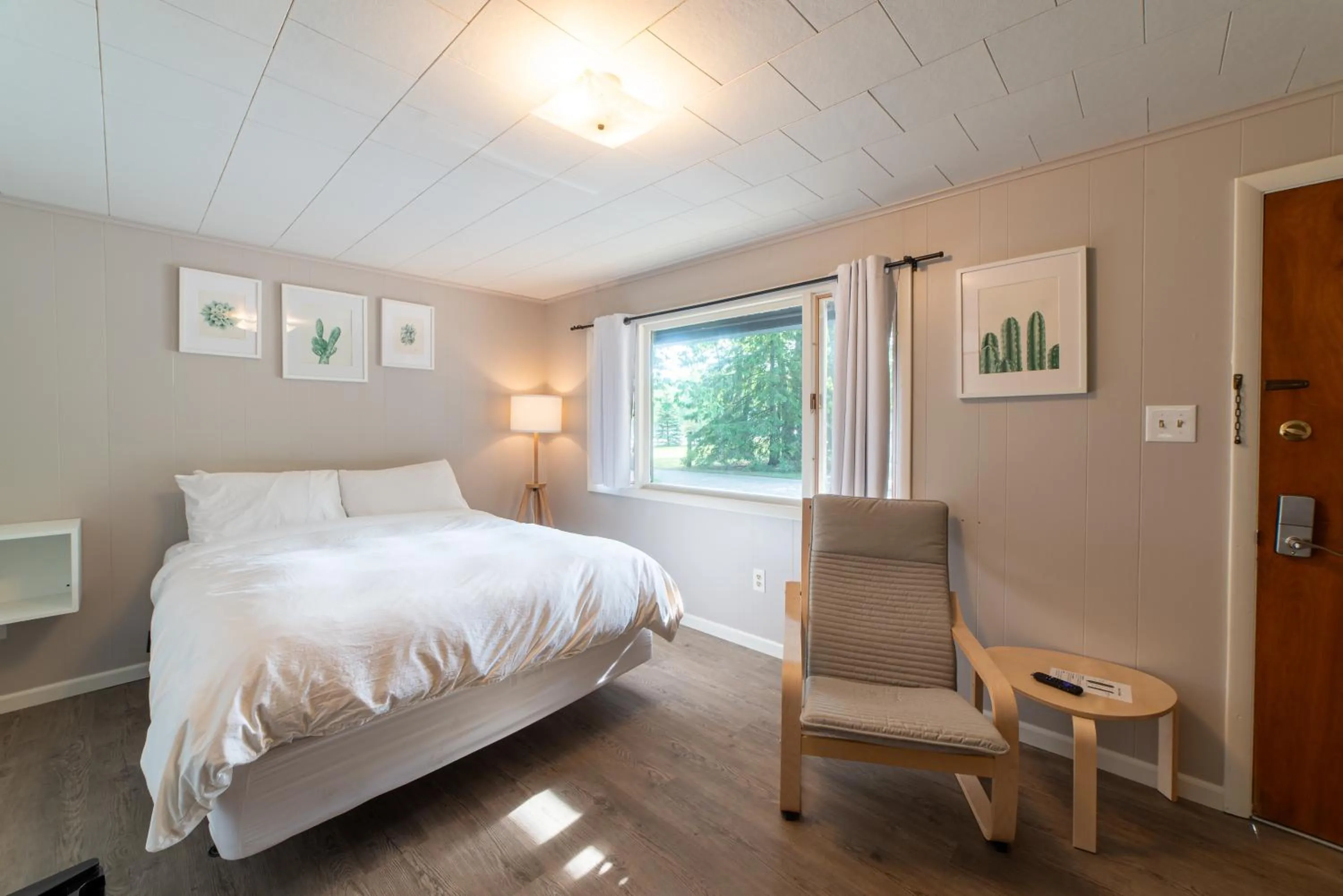 Bed in Star Gate Motel