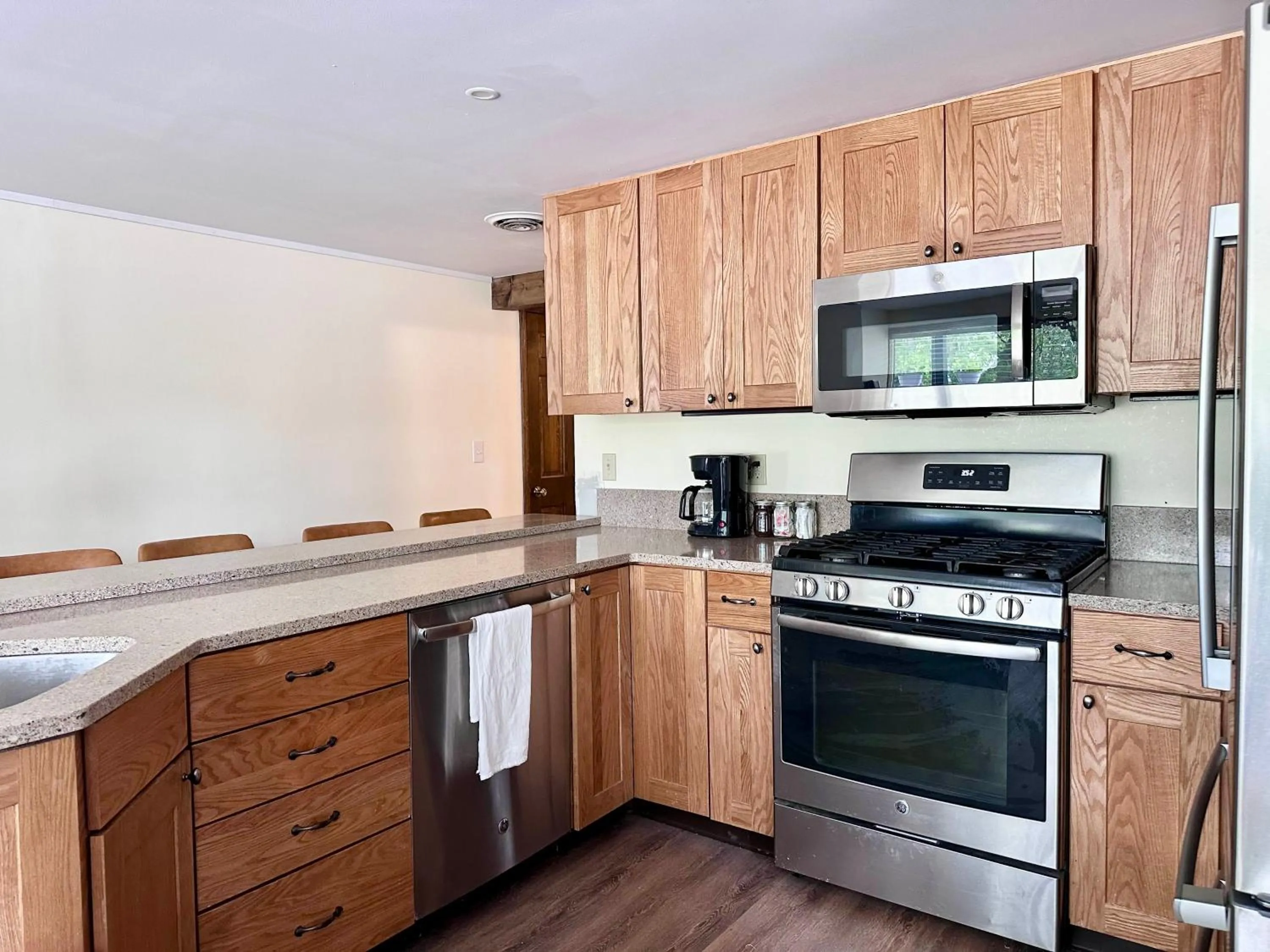 Kitchen or kitchenette in Star Gate Motel