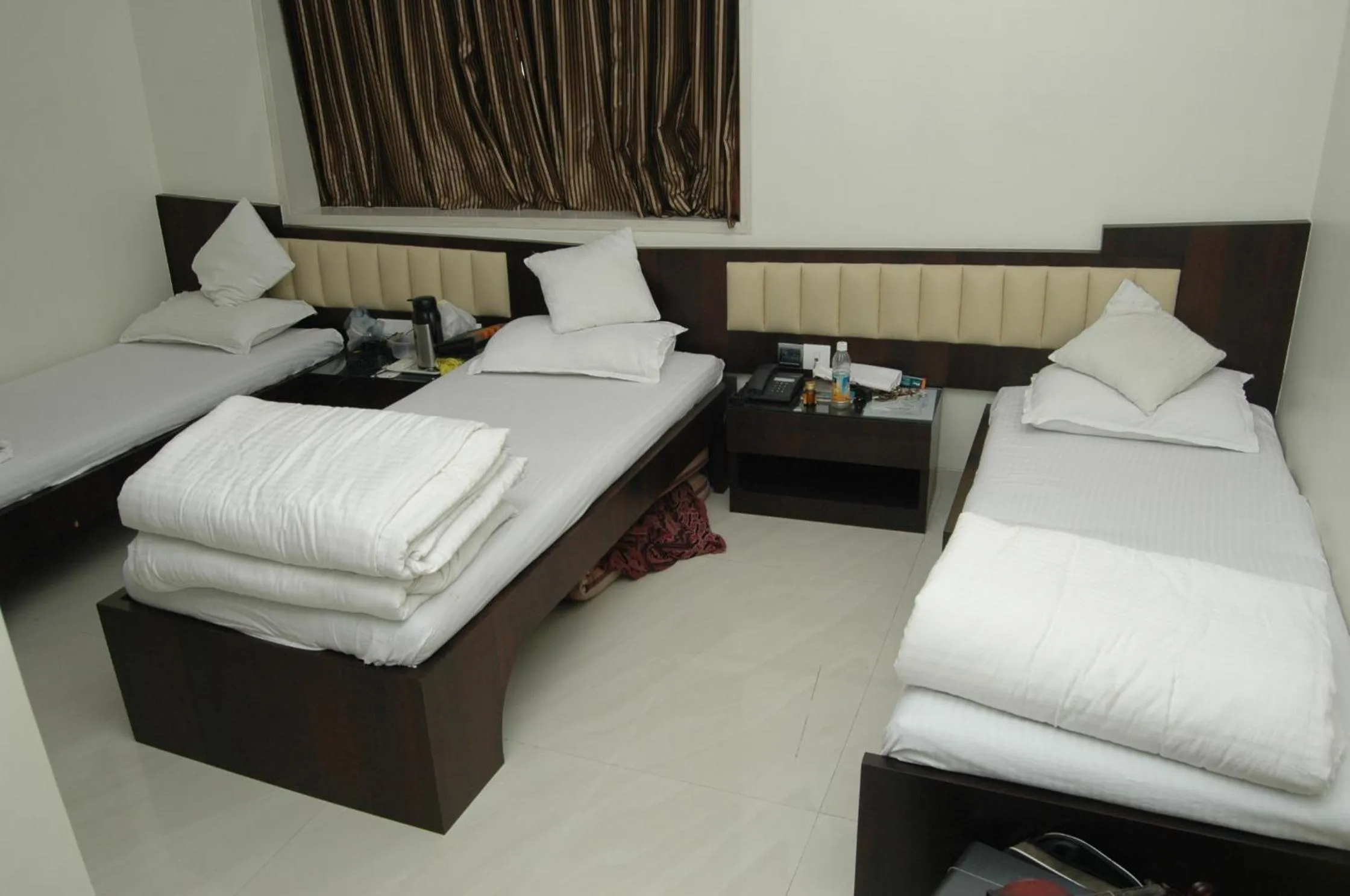 Bed in Hotel Causeway, Colaba
