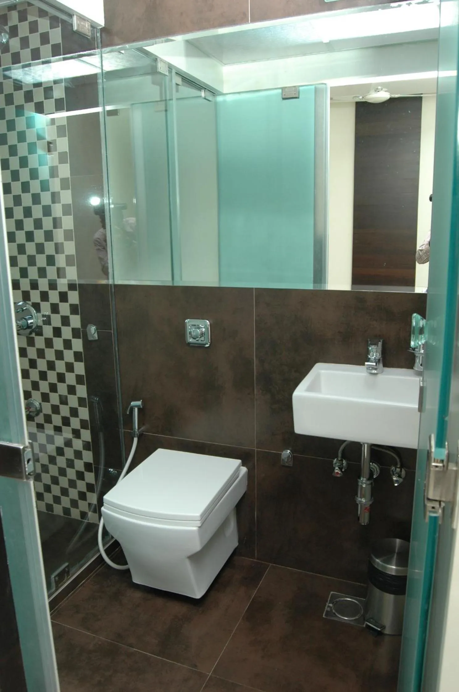 Bathroom in Hotel Causeway, Colaba