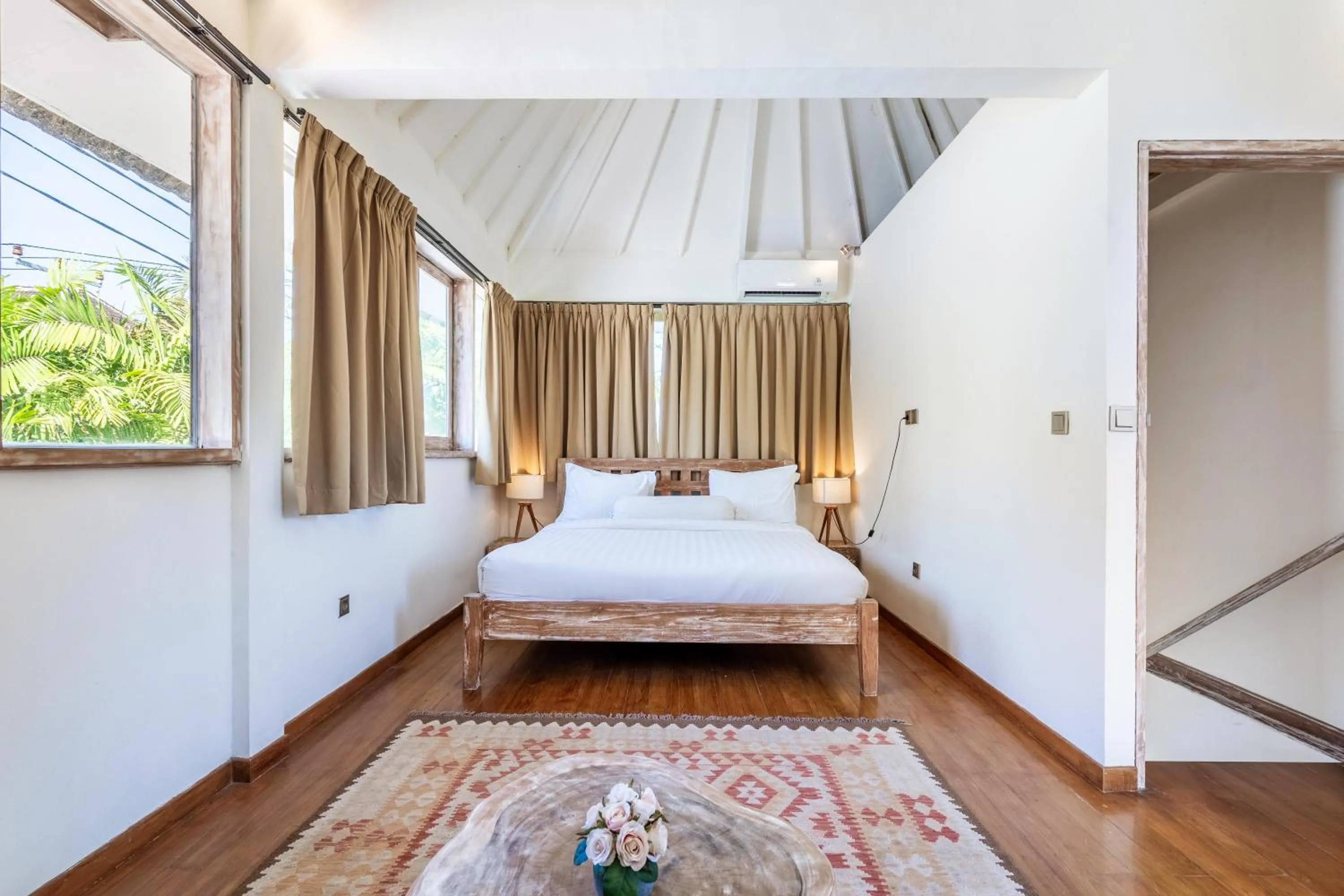 Bedroom, Bed in Villa Oberoi