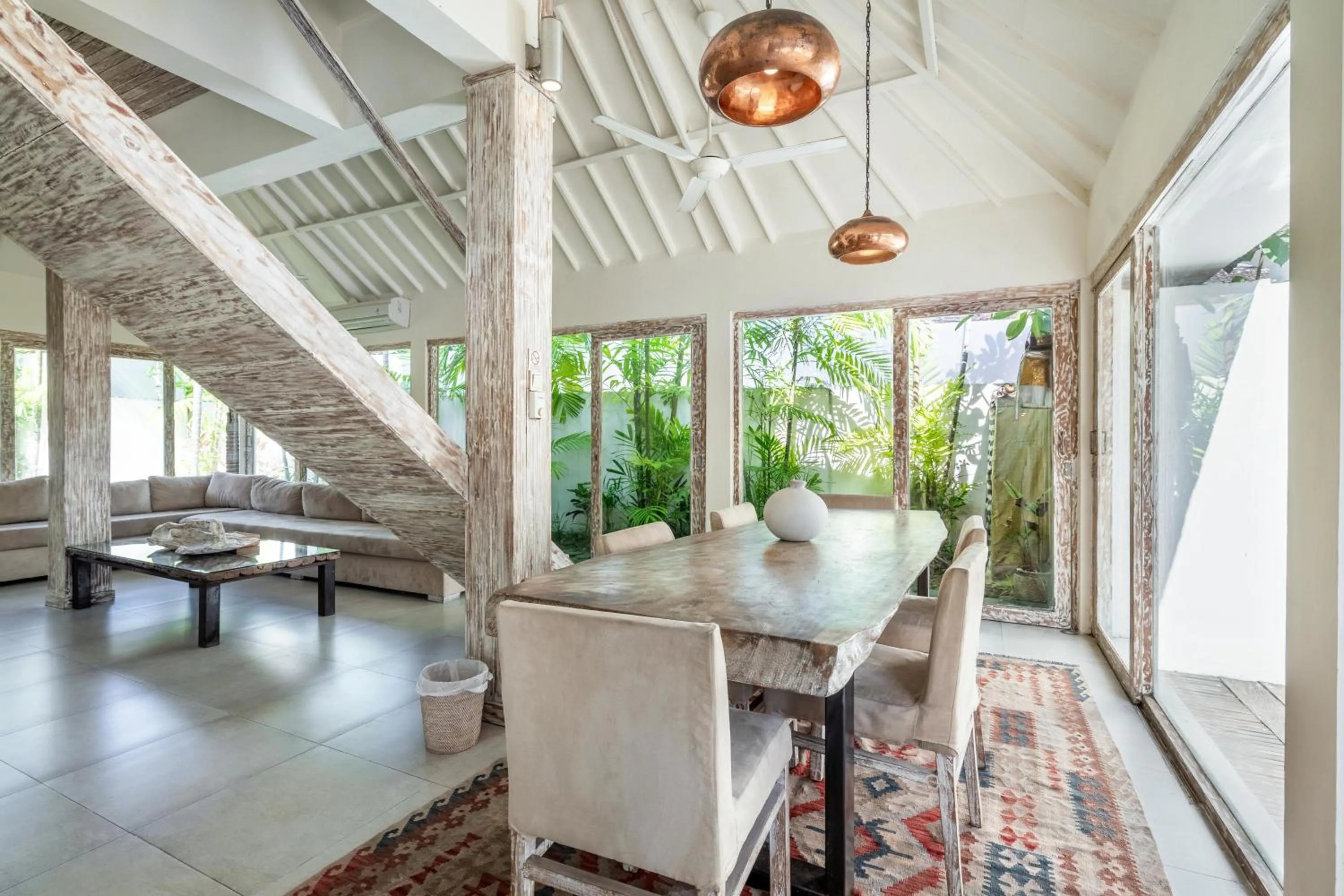 Dining area in Villa Oberoi