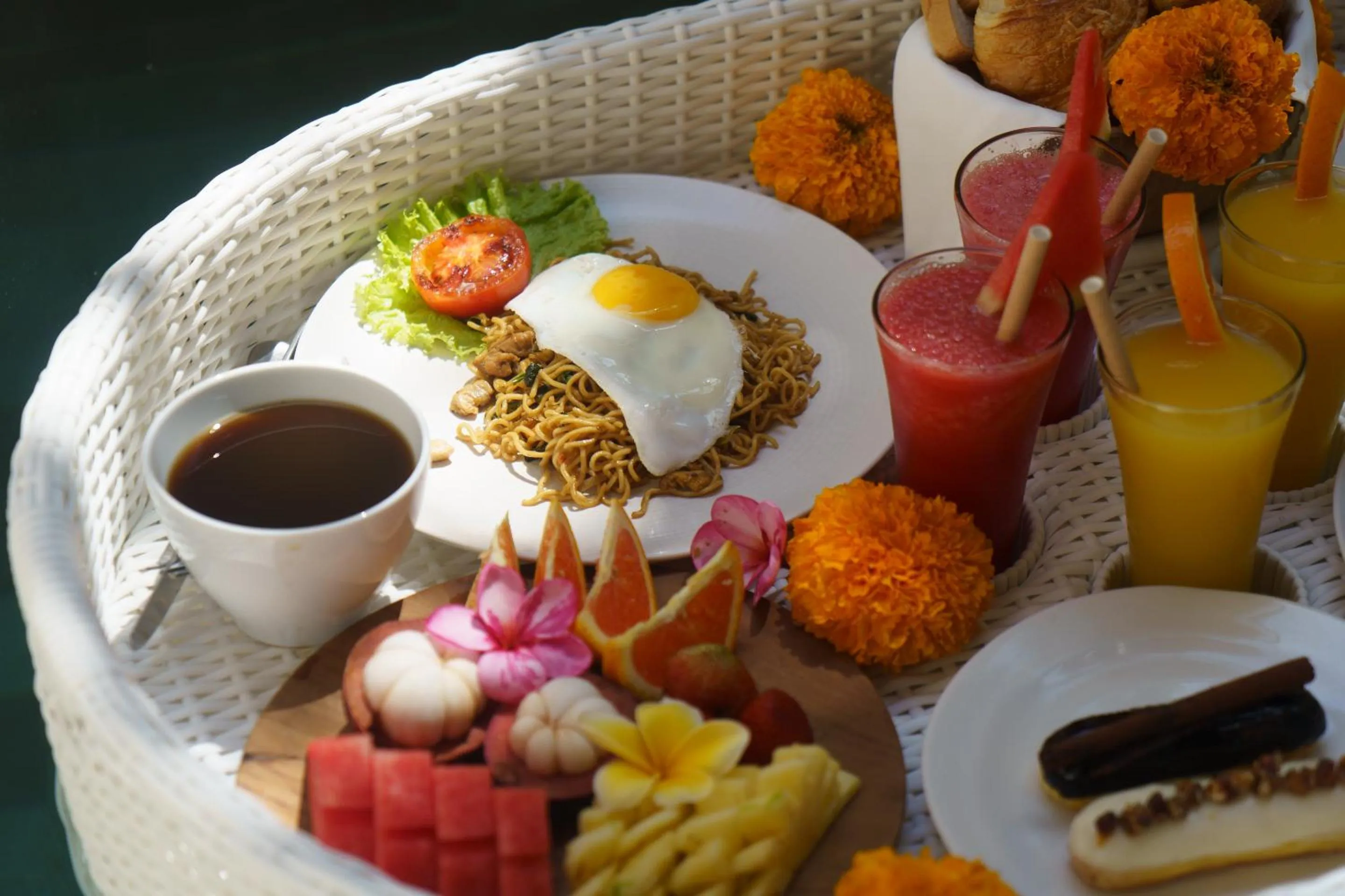 Food and drinks in Villa Oberoi