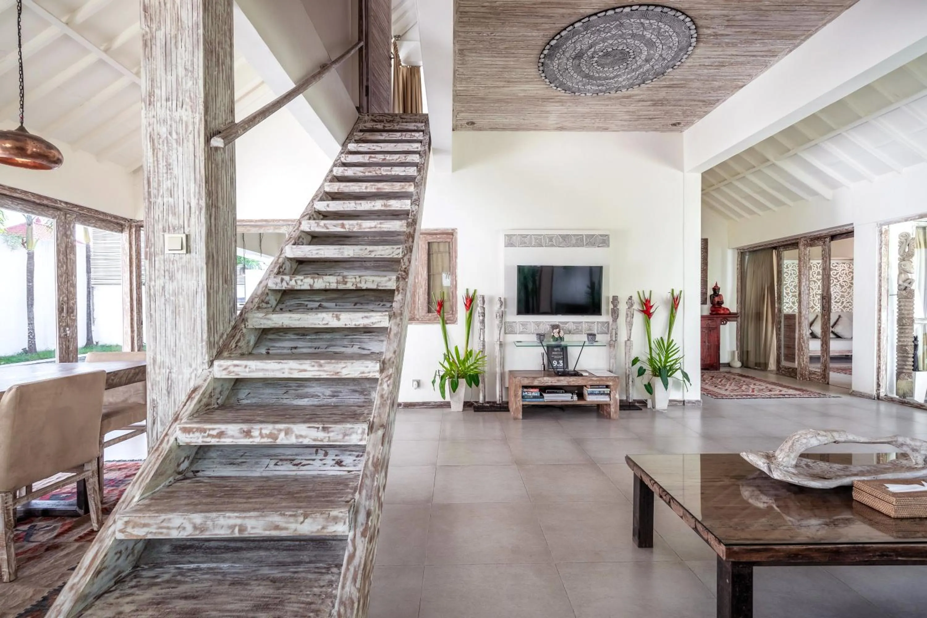 TV and multimedia in Villa Oberoi