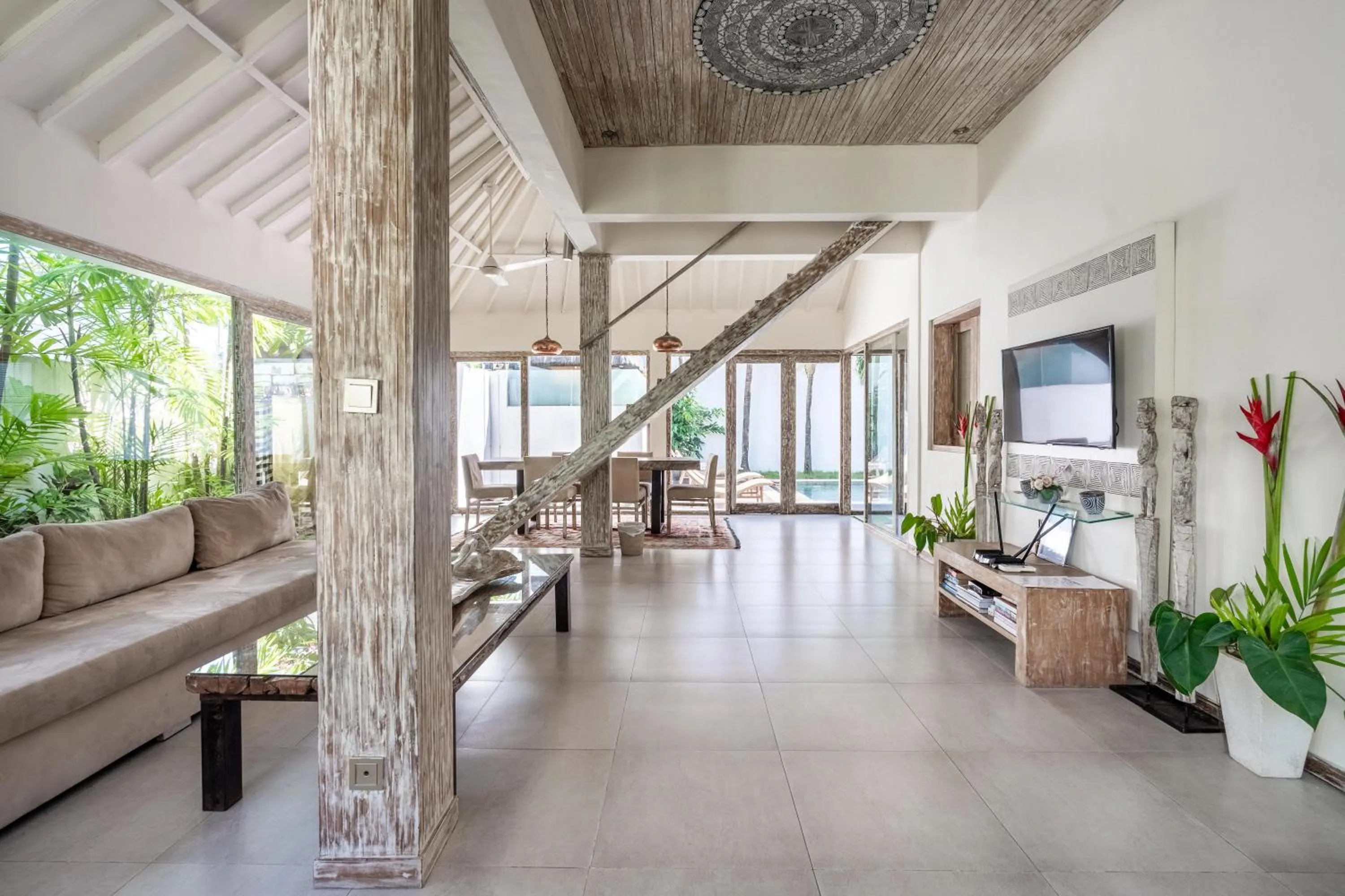 TV and multimedia in Villa Oberoi