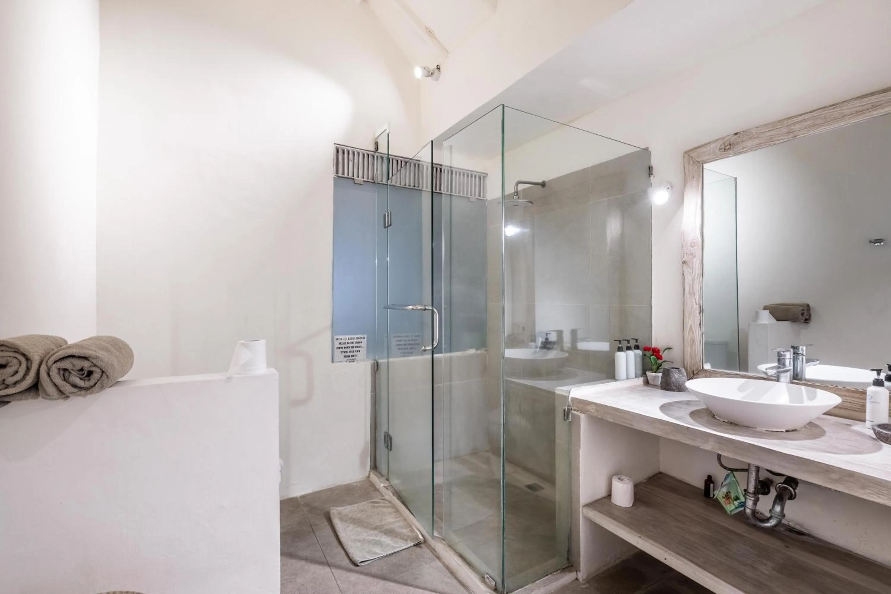 Shower in Villa Oberoi