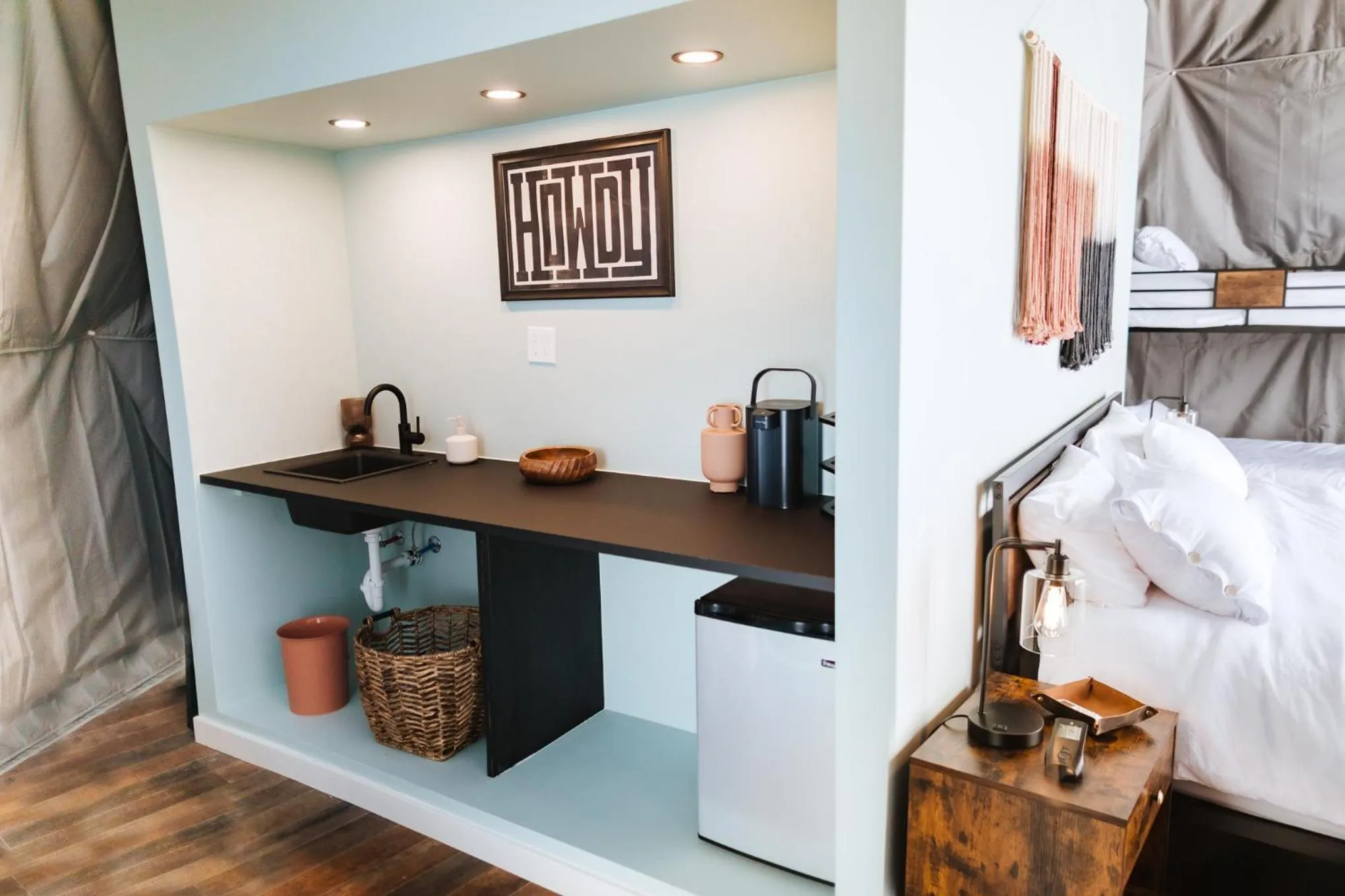 Kitchen or kitchenette, Bed in Tammah Jackson Hole