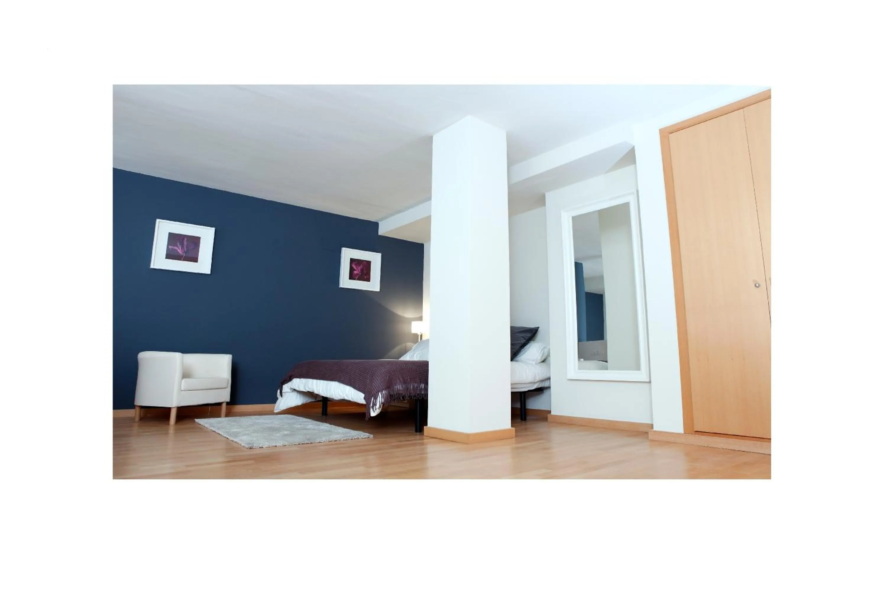 Photo of the whole room in Fira Duplex