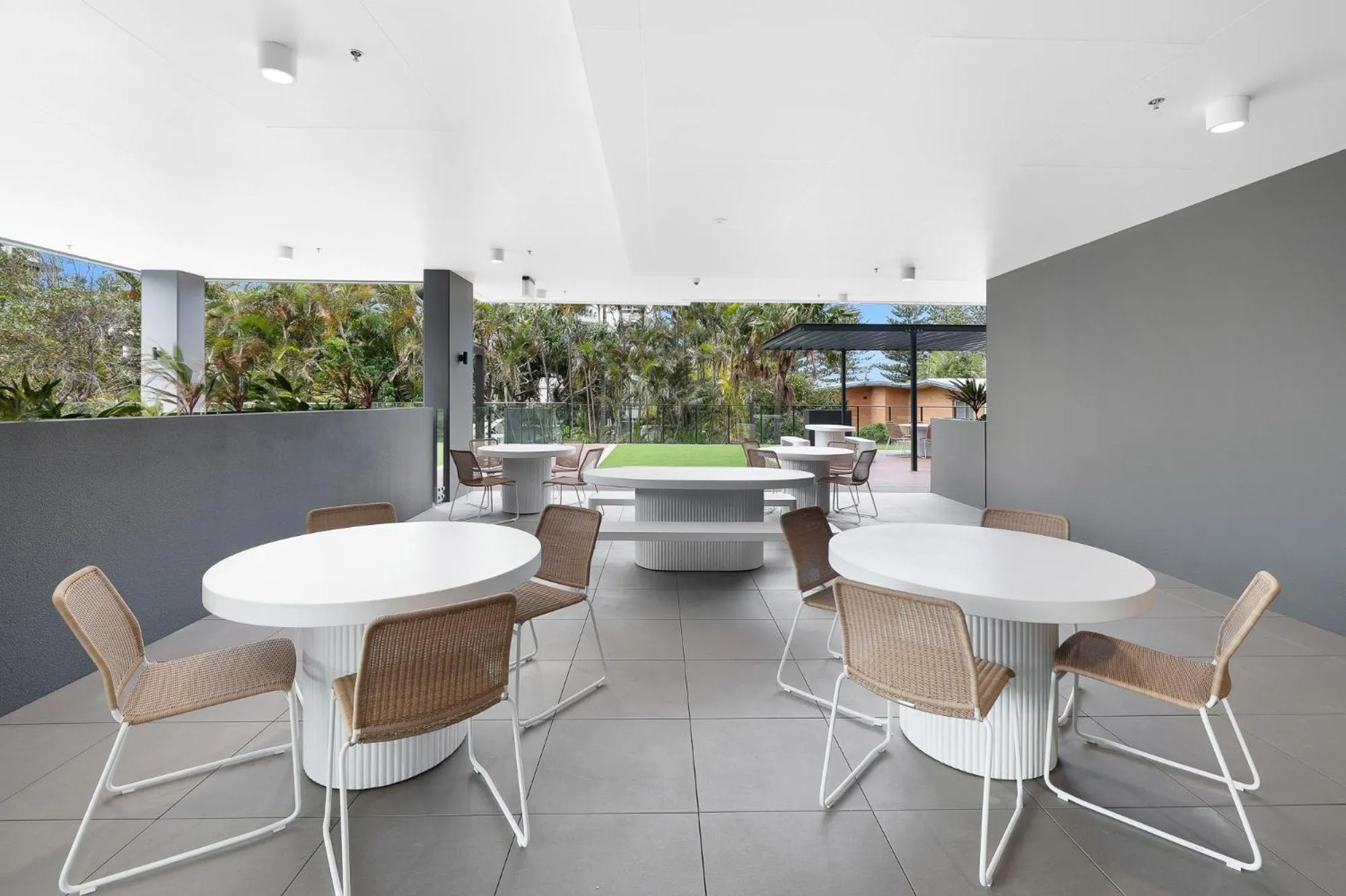 Patio in Sandbar Burleigh - Official