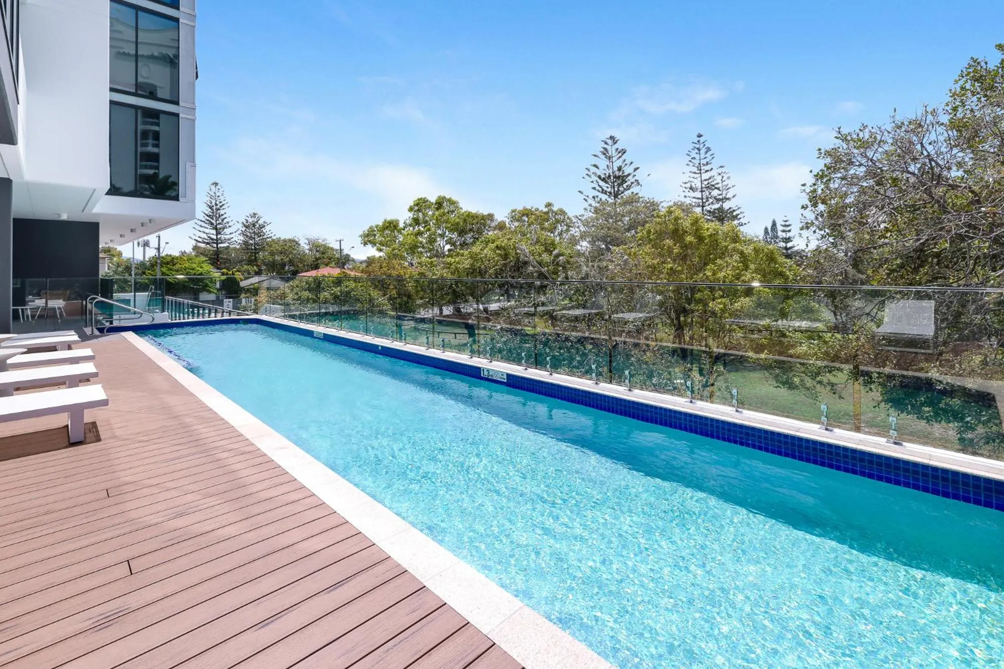 Swimming pool in Sandbar Burleigh - Official