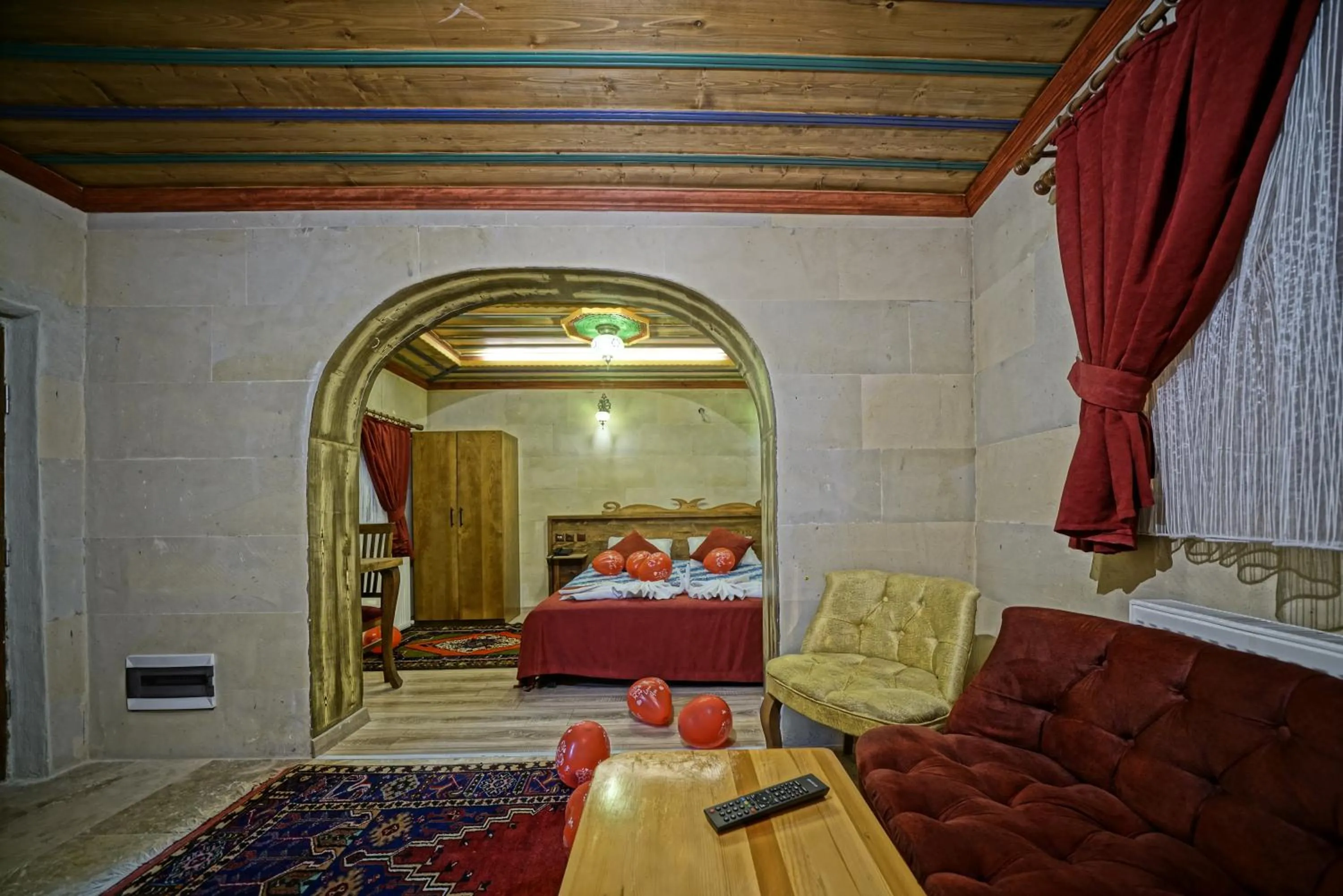 Photo of the whole room, Bed in Cappa Cave Hotel
