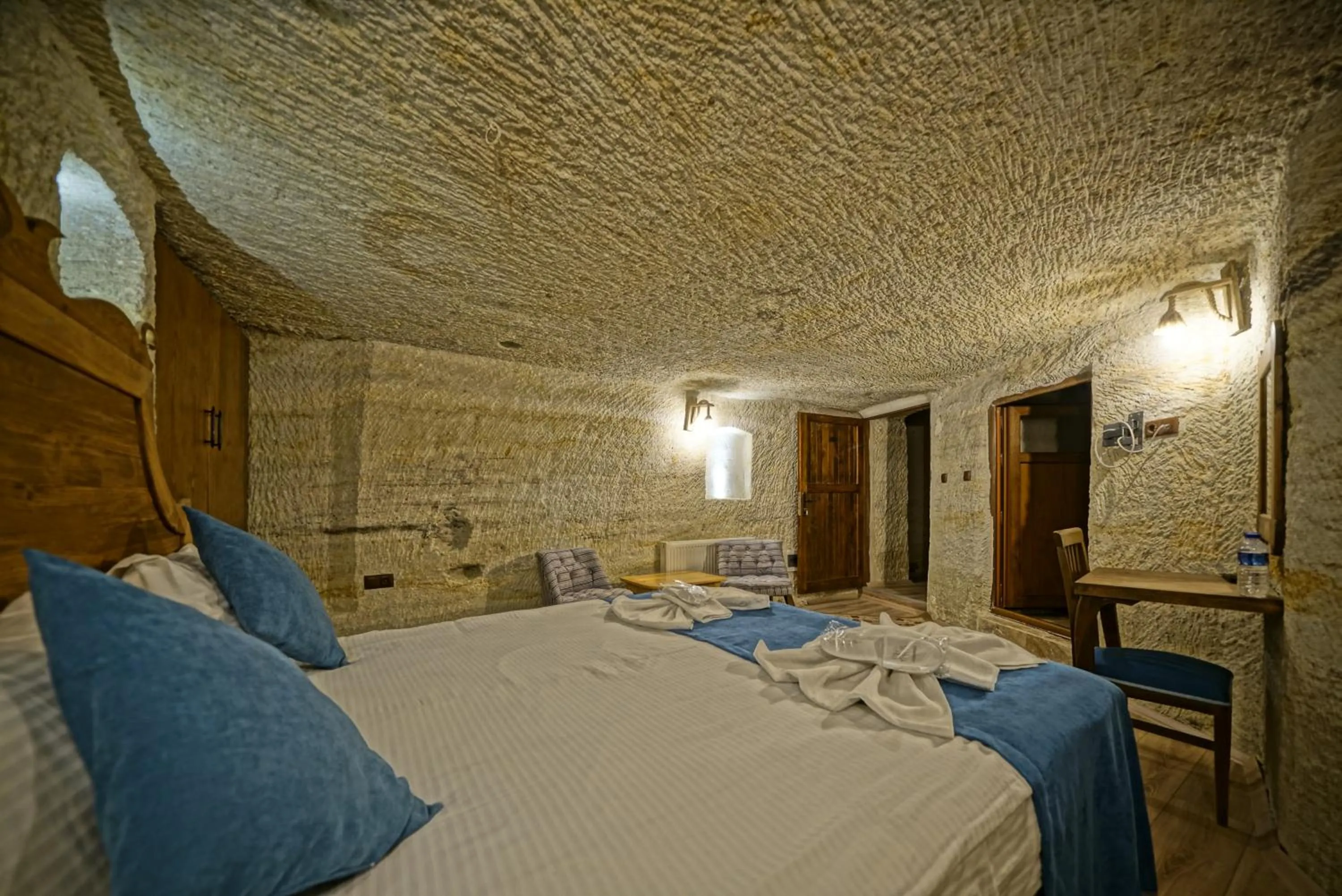 Photo of the whole room, Bed in Cappa Cave Hotel