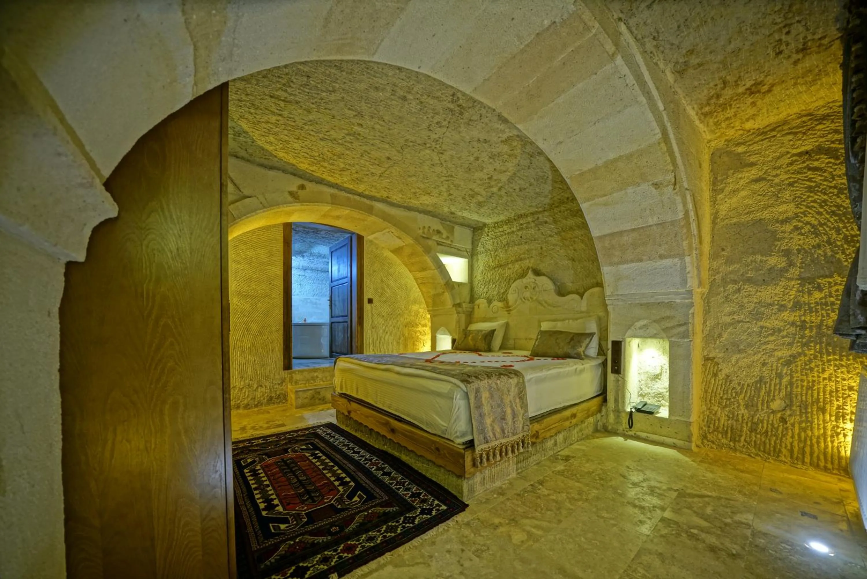 Bathroom, Bed in Cappa Cave Hotel