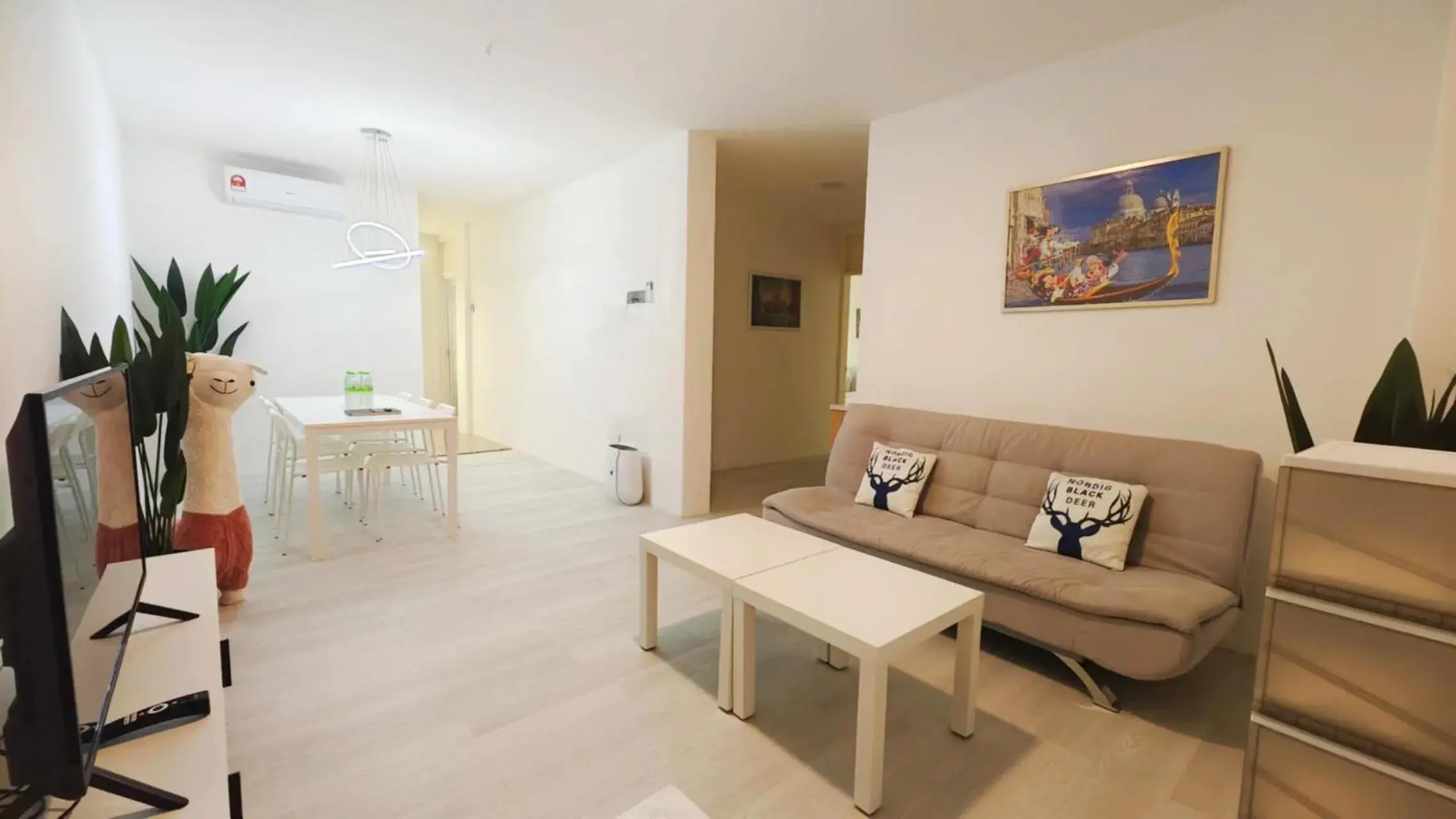 Living room in ALVILLA - Jalan Sultan Ismail Living room in ALVILLA - Jalan Sultan Ismail