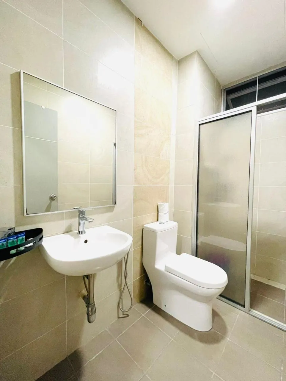 Bathroom in Hotel O Hi-homestay