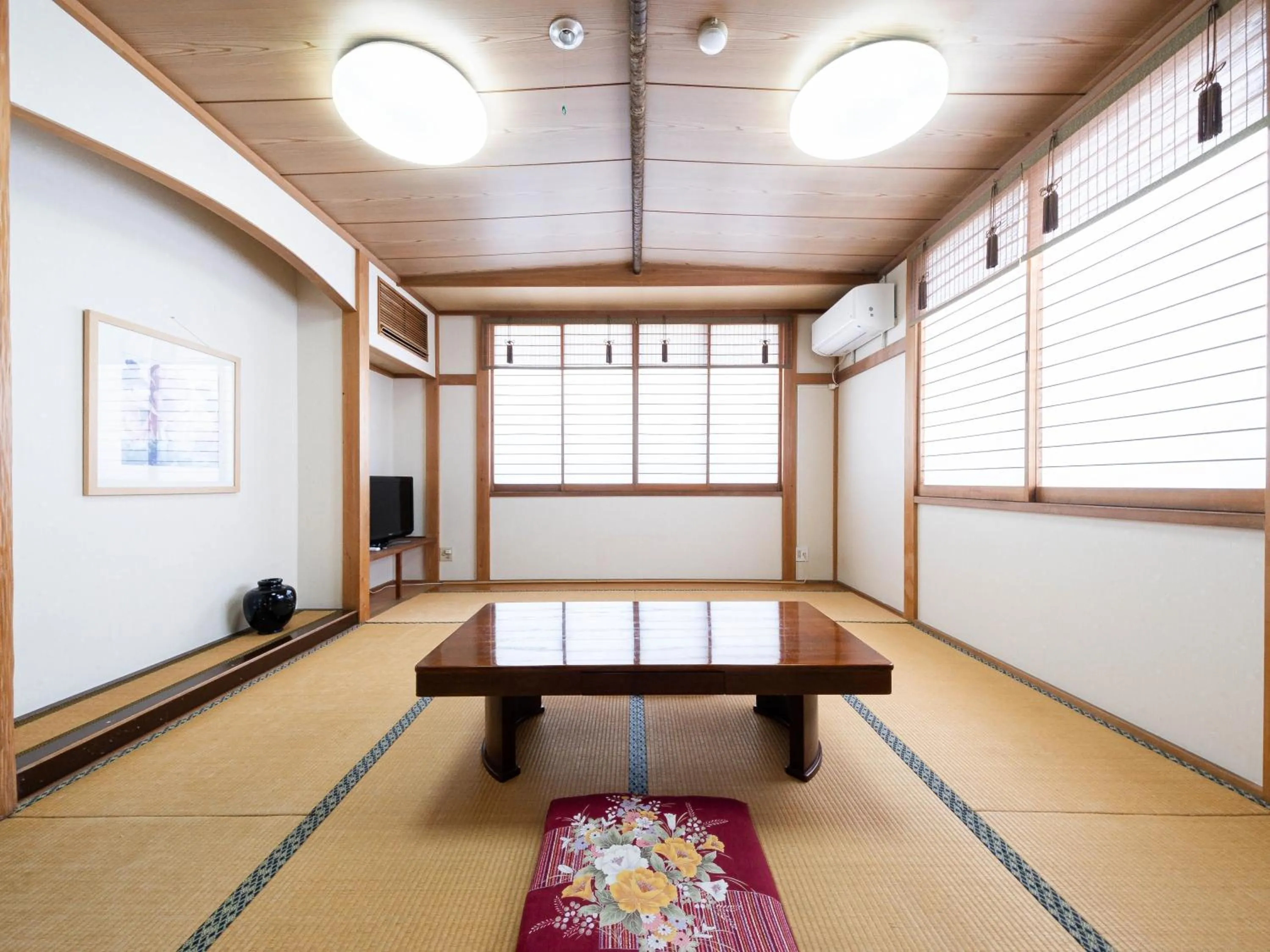Photo of the whole room in Fuji Sakura Onsen Ryokan