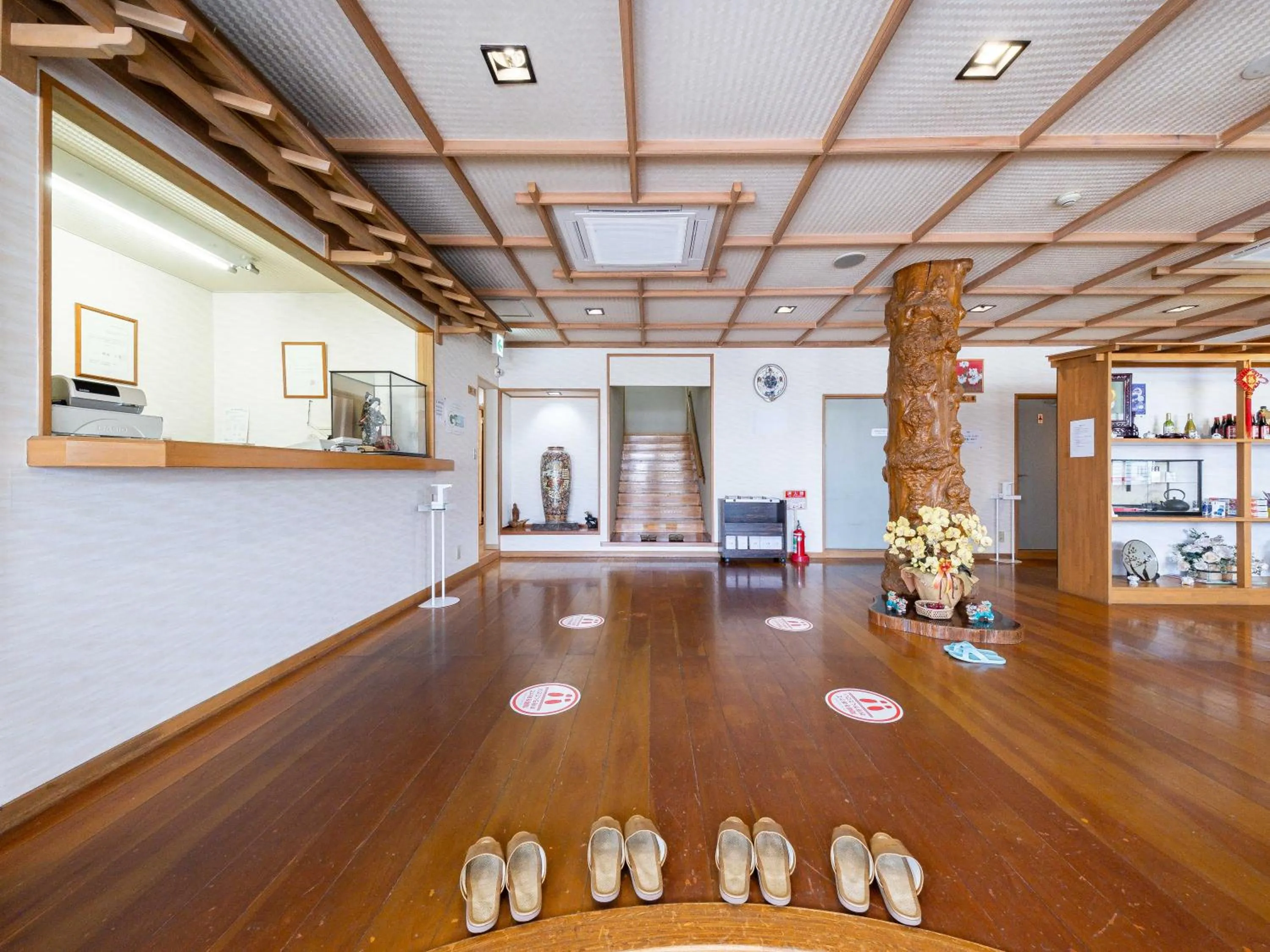 Lobby or reception in Fuji Sakura Onsen Ryokan