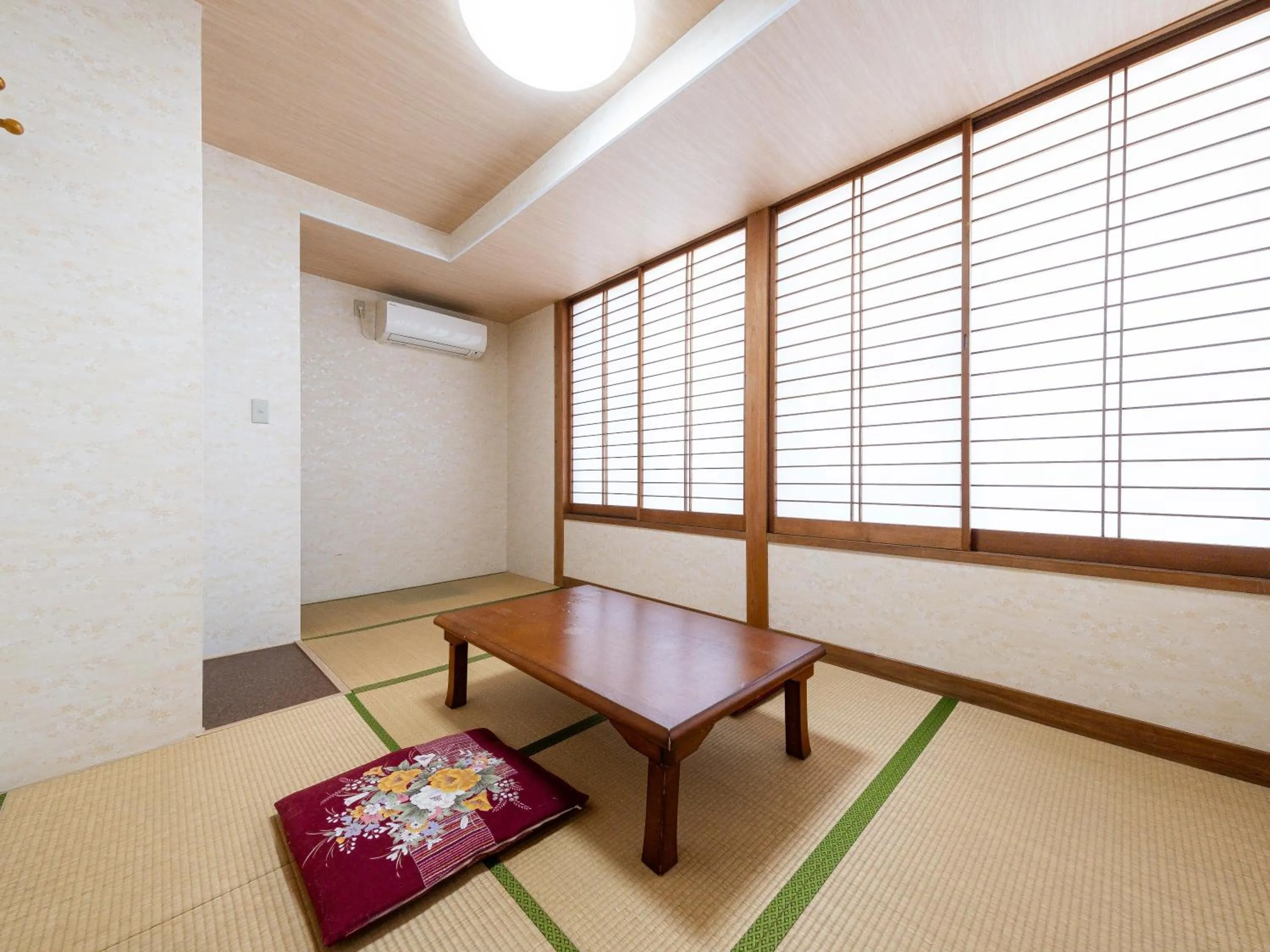 Photo of the whole room in Fuji Sakura Onsen Ryokan