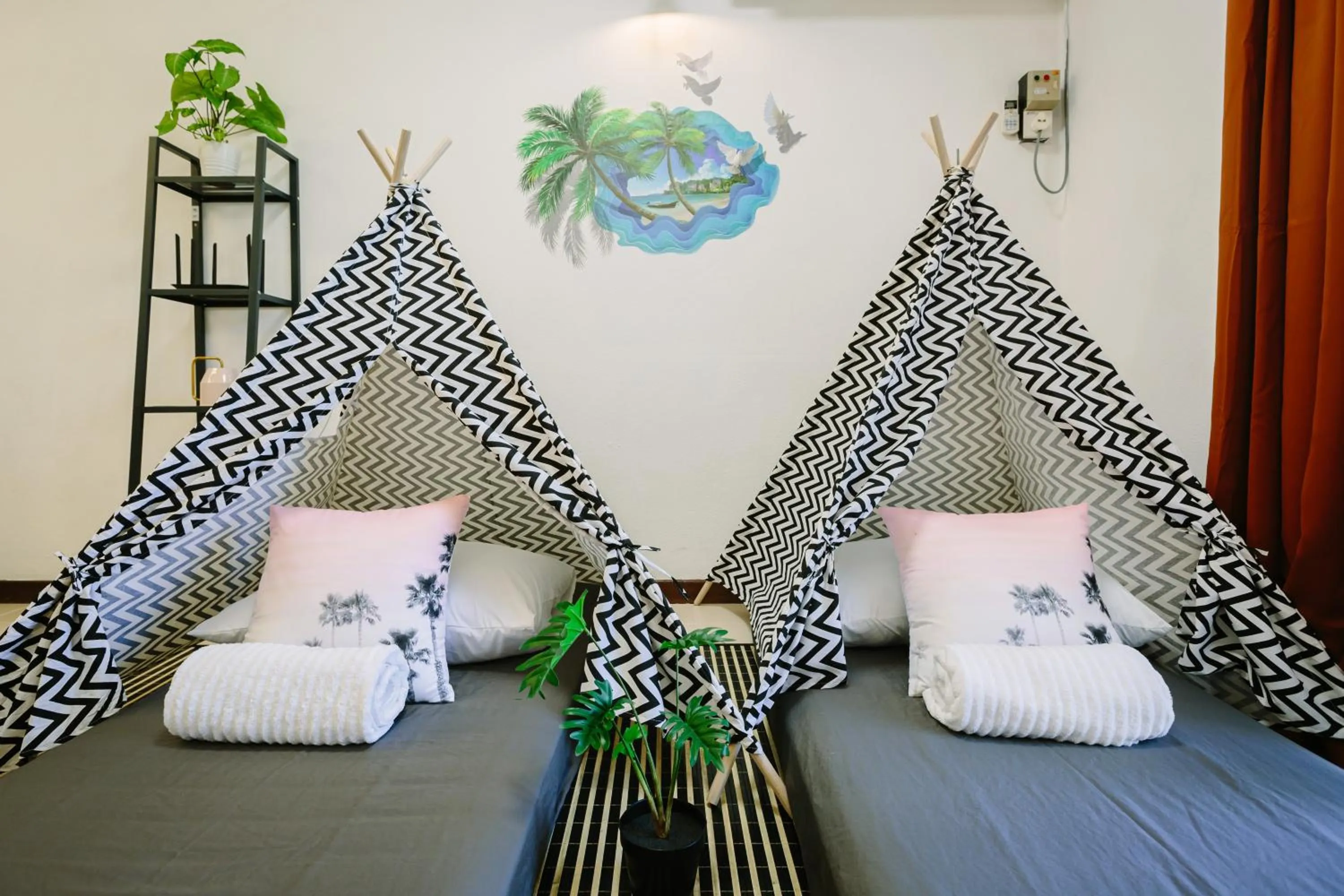 Bed in EE's Seaside House - Homestay 3 min walk to beach