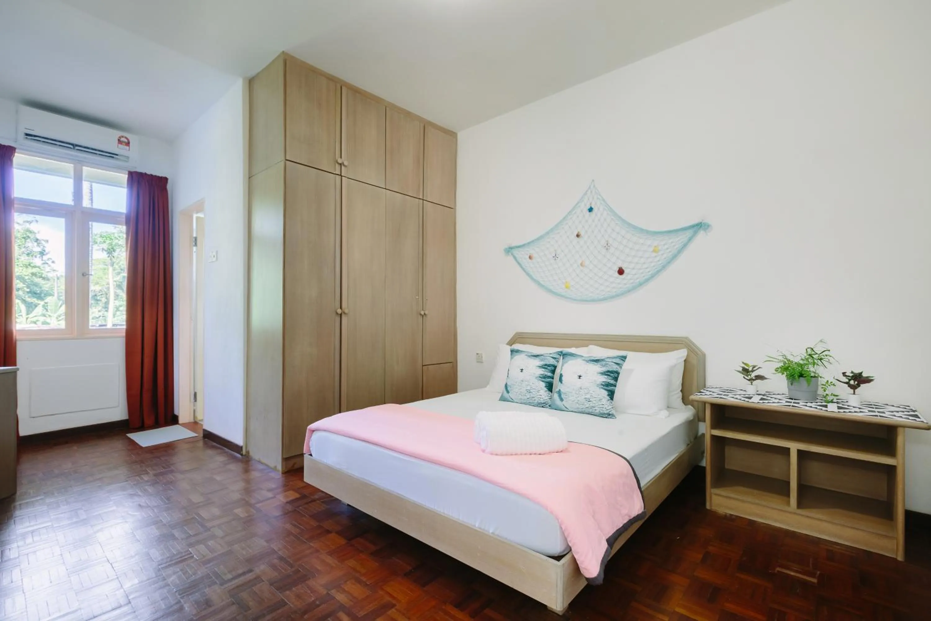 Bed in EE's Seaside House - Homestay 3 min walk to beach