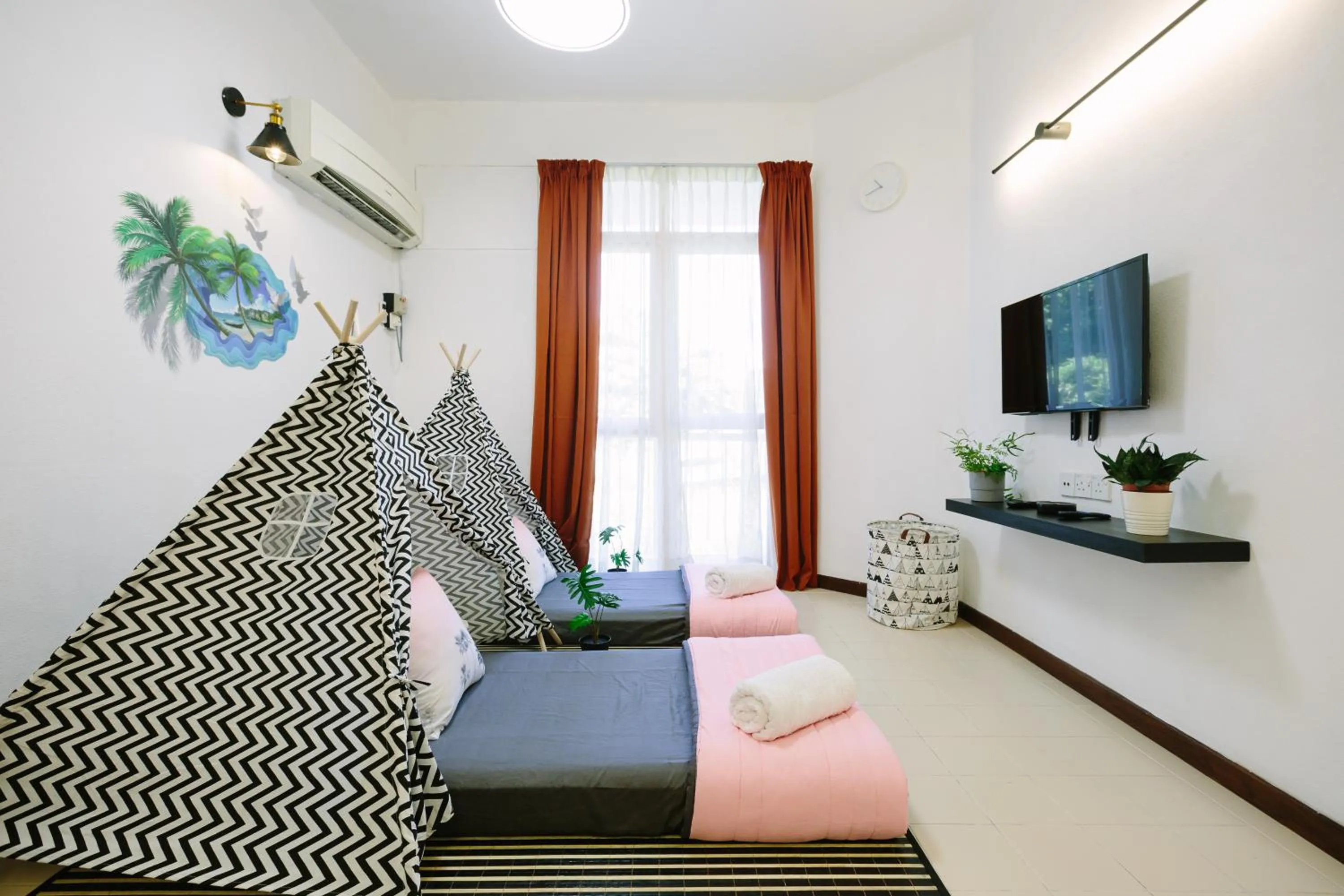 Bed in EE's Seaside House - Homestay 3 min walk to beach