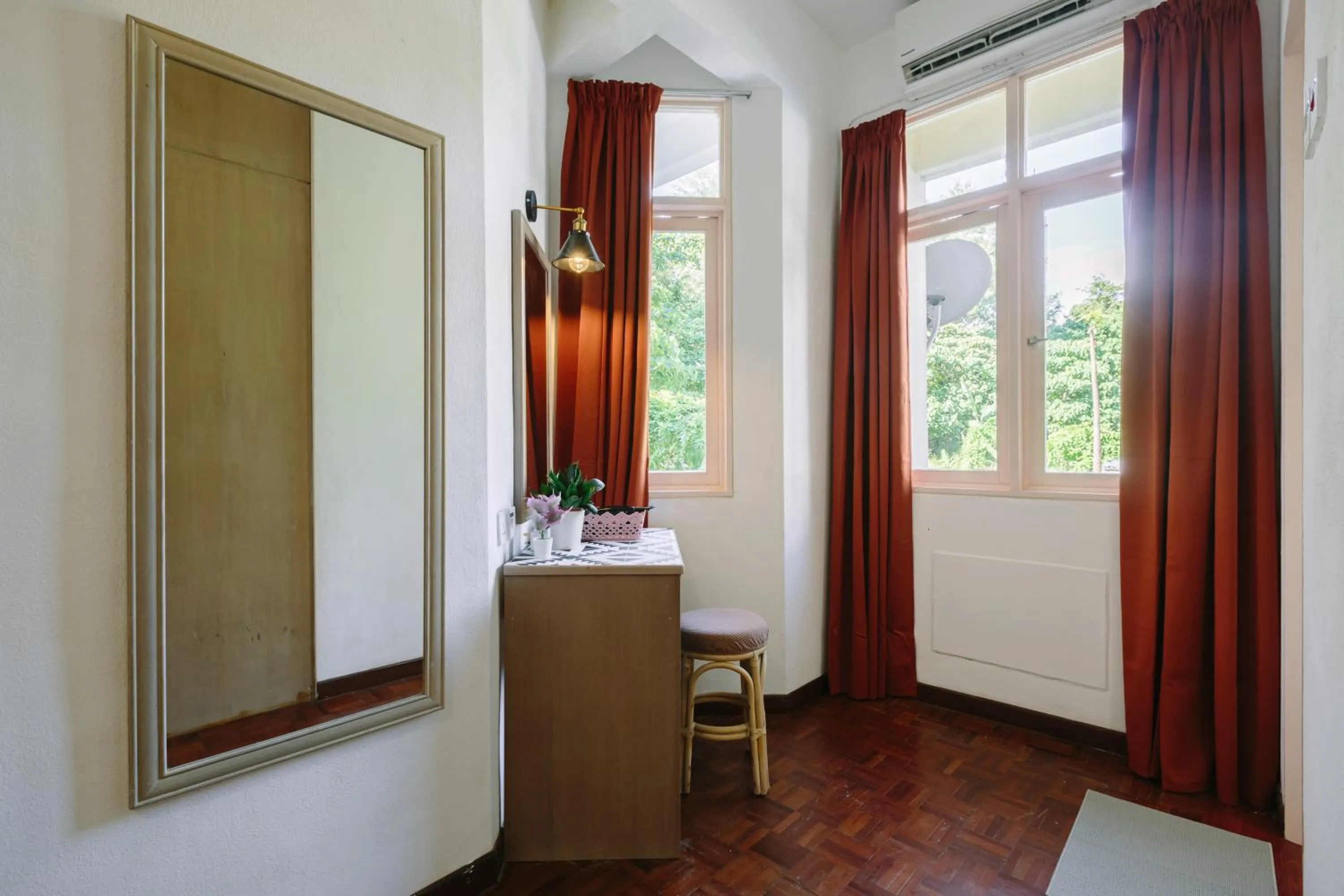 EE's Seaside House - Homestay 3 min walk to beach