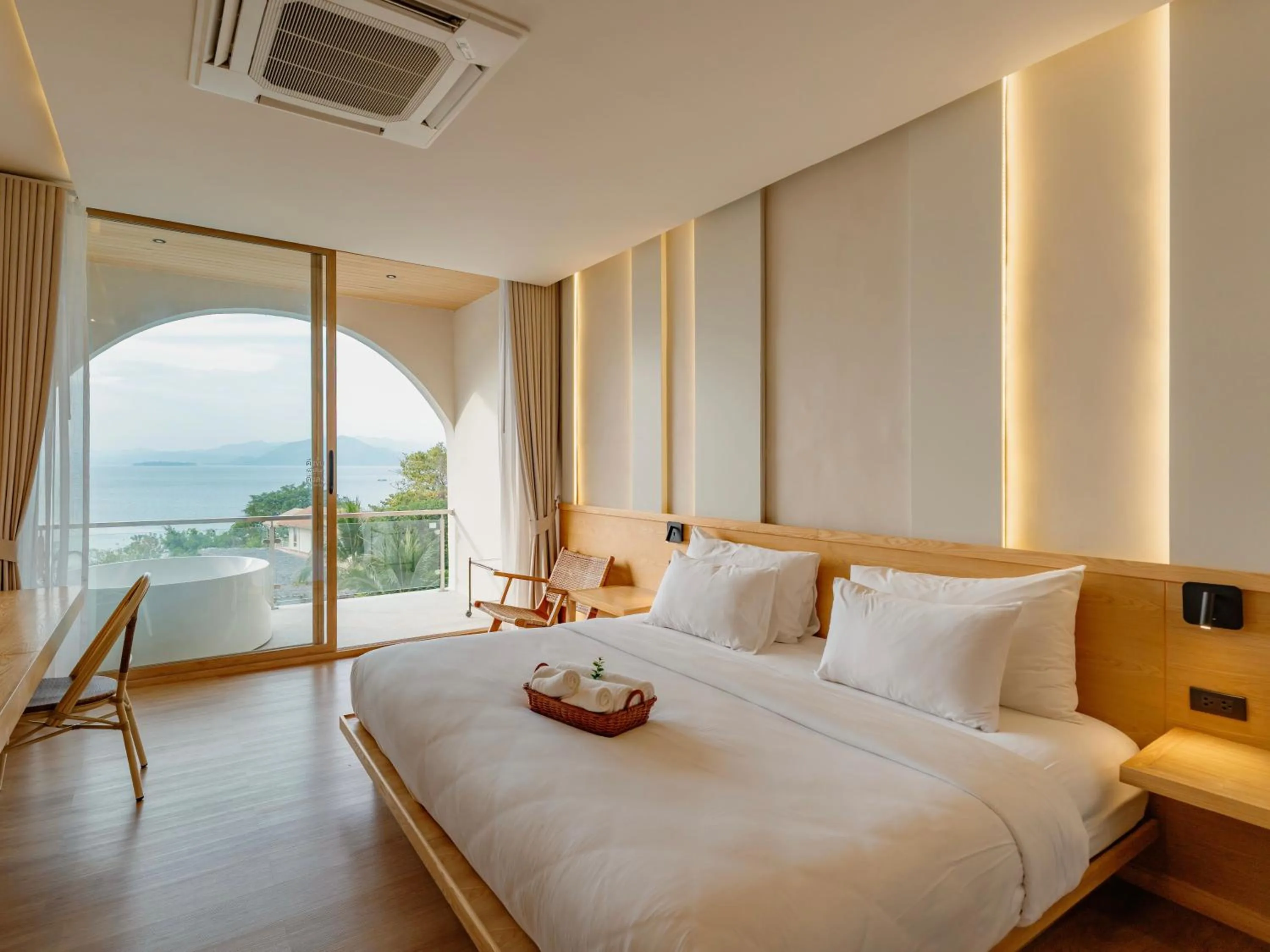 Bedroom, Bed in Le La Lake Resort and Spa