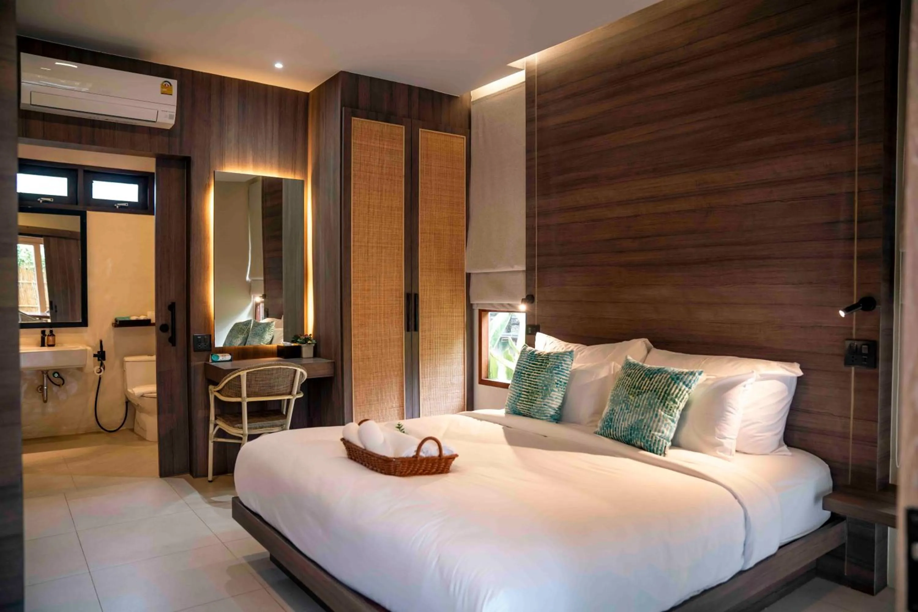 Bedroom, Bed in Le La Lake Resort and Spa