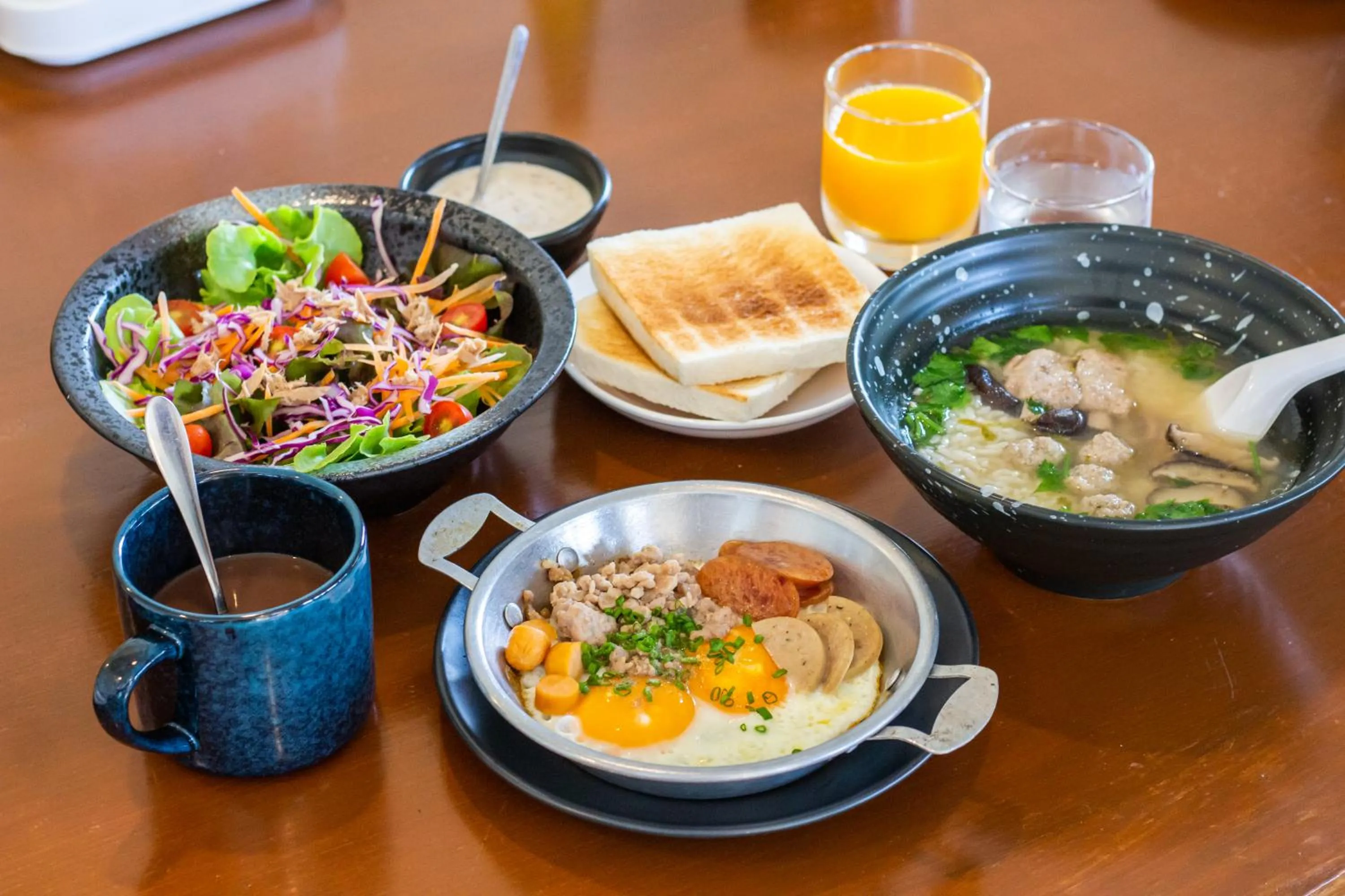 Breakfast in Le La Lake Resort and Spa